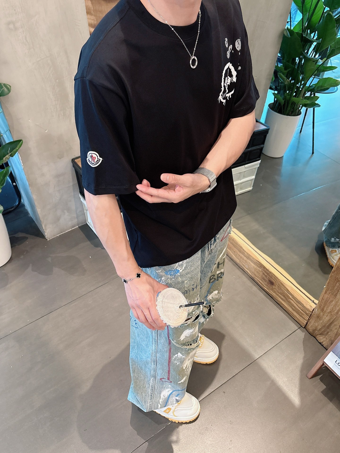    蒙口  三标齐全。 2025夏季新款最新品短袖T恤，专柜同步有售，原单狠货，时尚进口原版科技面料，