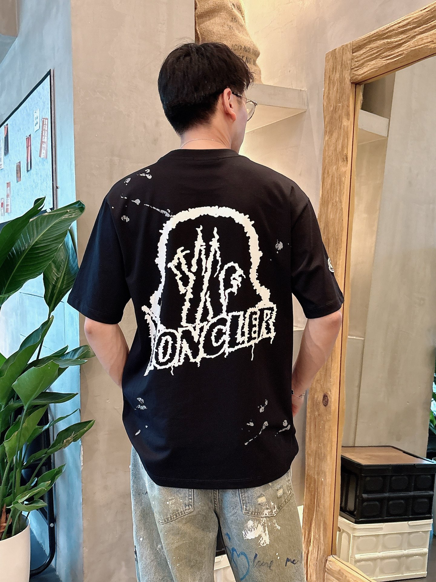    蒙口  三标齐全。 2025夏季新款最新品短袖T恤，专柜同步有售，原单狠货，时尚进口原版科技面料，