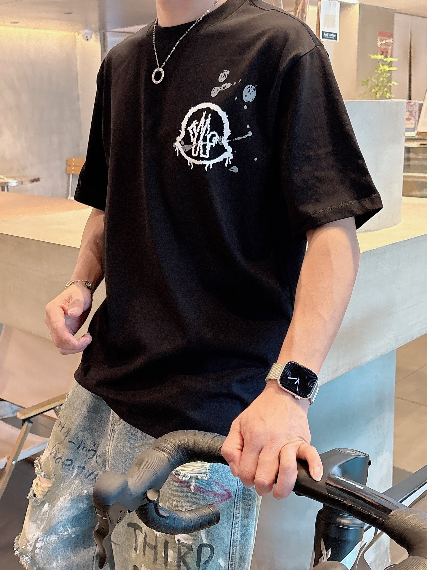    蒙口  三标齐全。 2025夏季新款最新品短袖T恤，专柜同步有售，原单狠货，时尚进口原版科技面料，