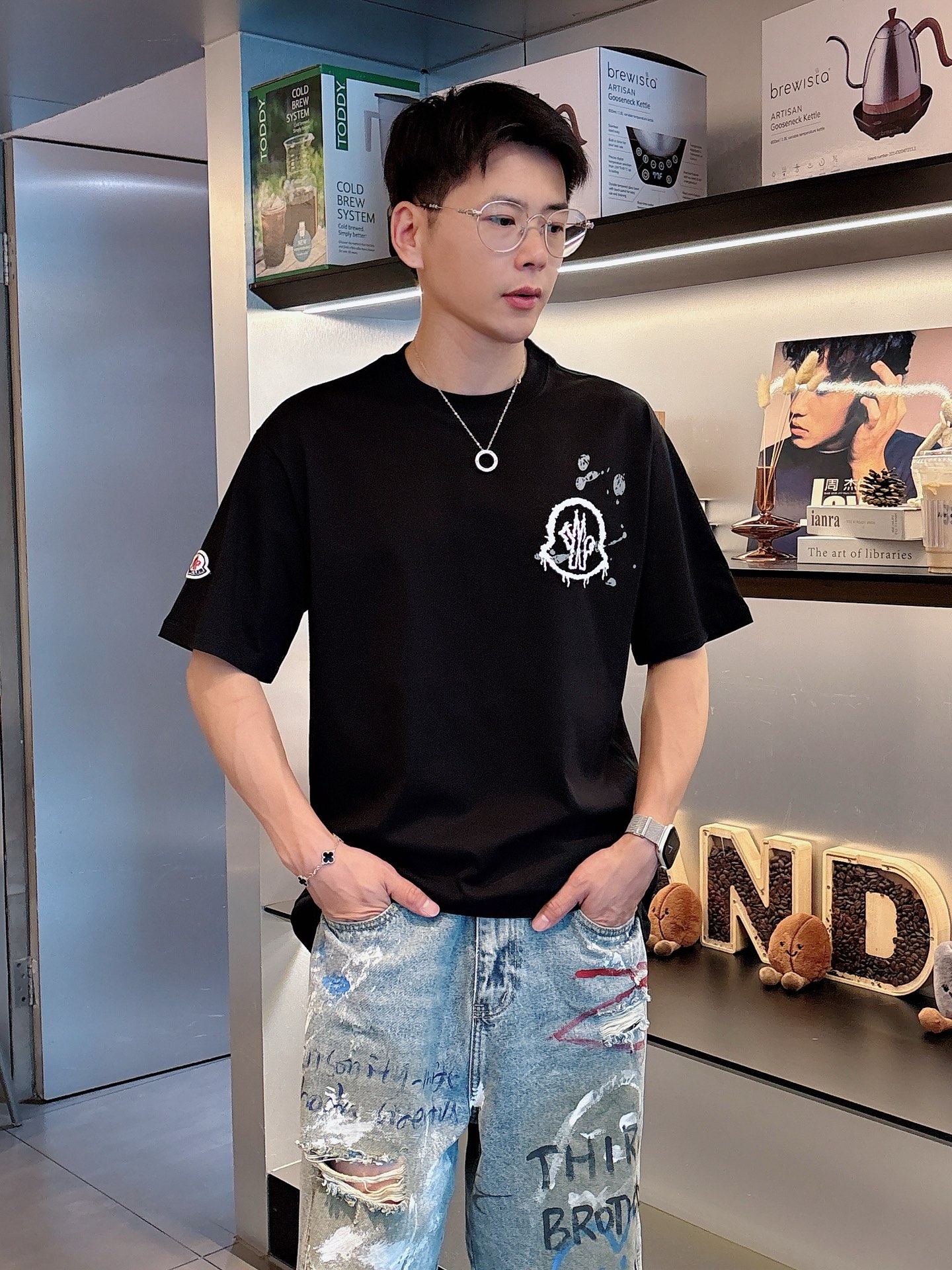    蒙口  三标齐全。 2025夏季新款最新品短袖T恤，专柜同步有售，原单狠货，时尚进口原版科技面料，