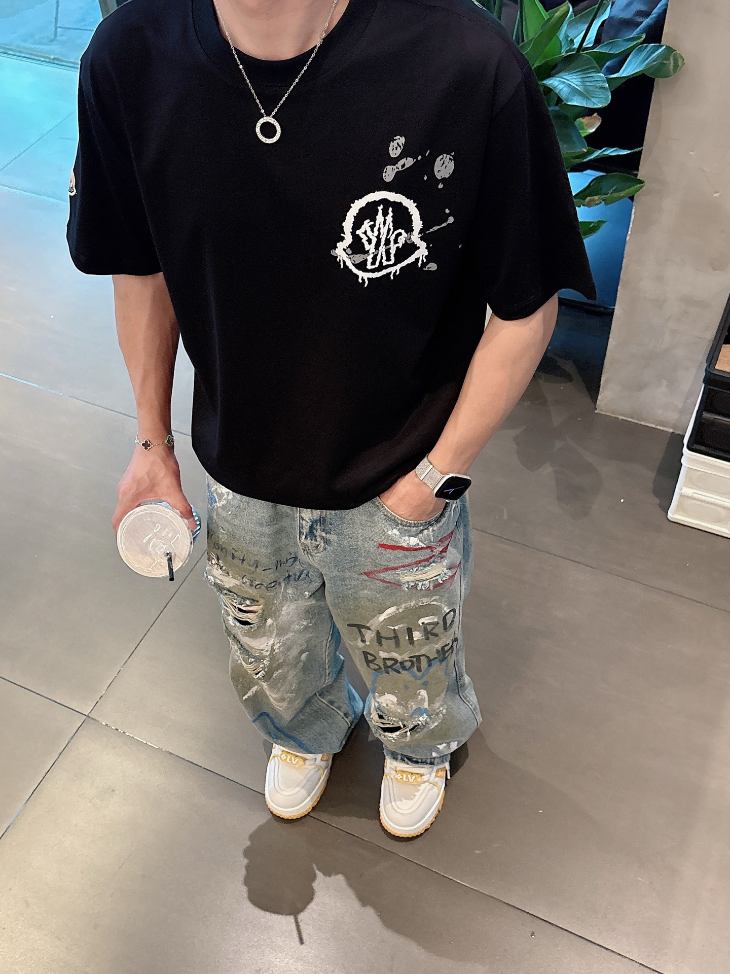    蒙口  三标齐全。 2025夏季新款最新品短袖T恤，专柜同步有售，原单狠货，时尚进口原版科技面料，