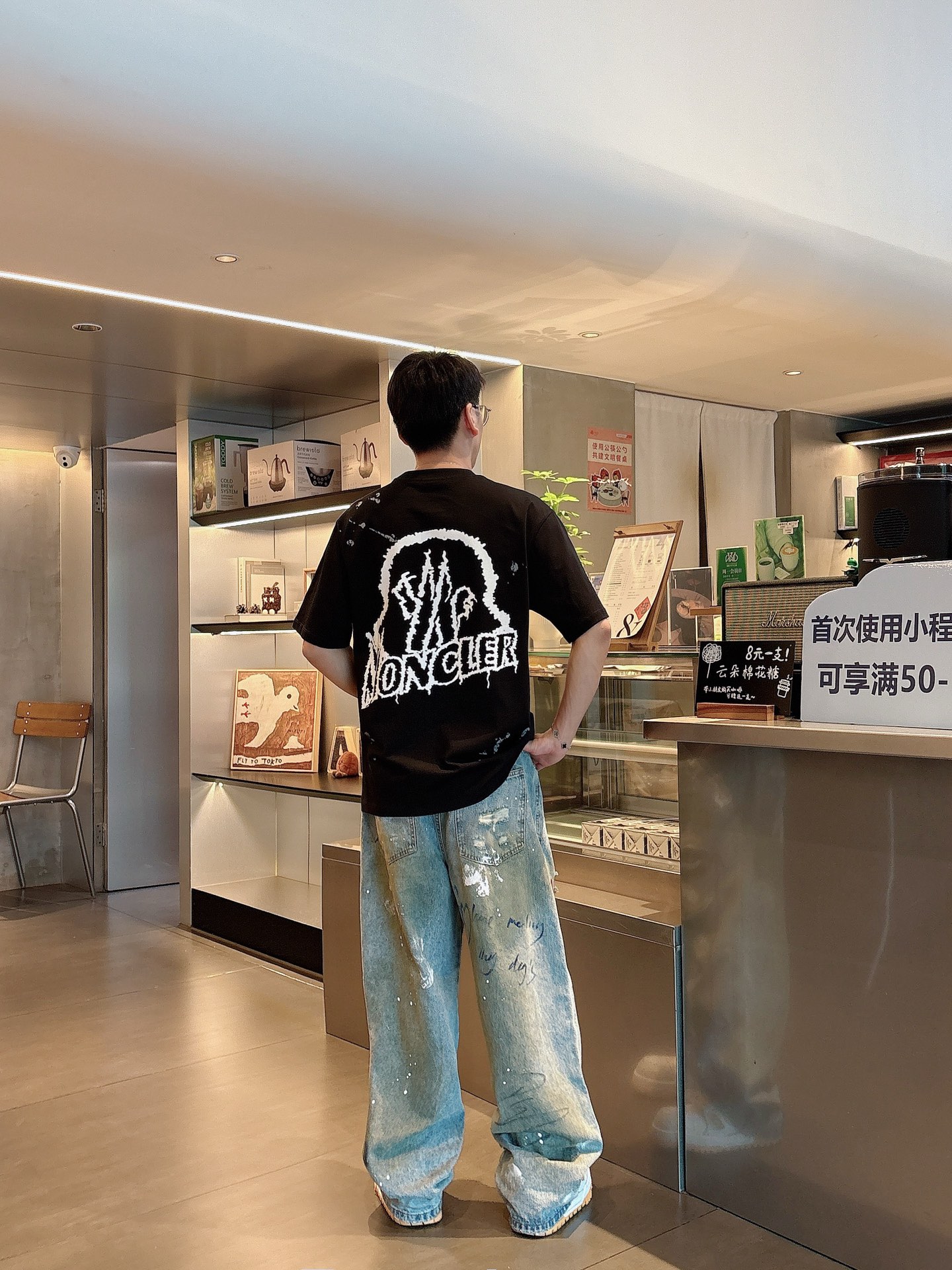    蒙口  三标齐全。 2025夏季新款最新品短袖T恤，专柜同步有售，原单狠货，时尚进口原版科技面料，