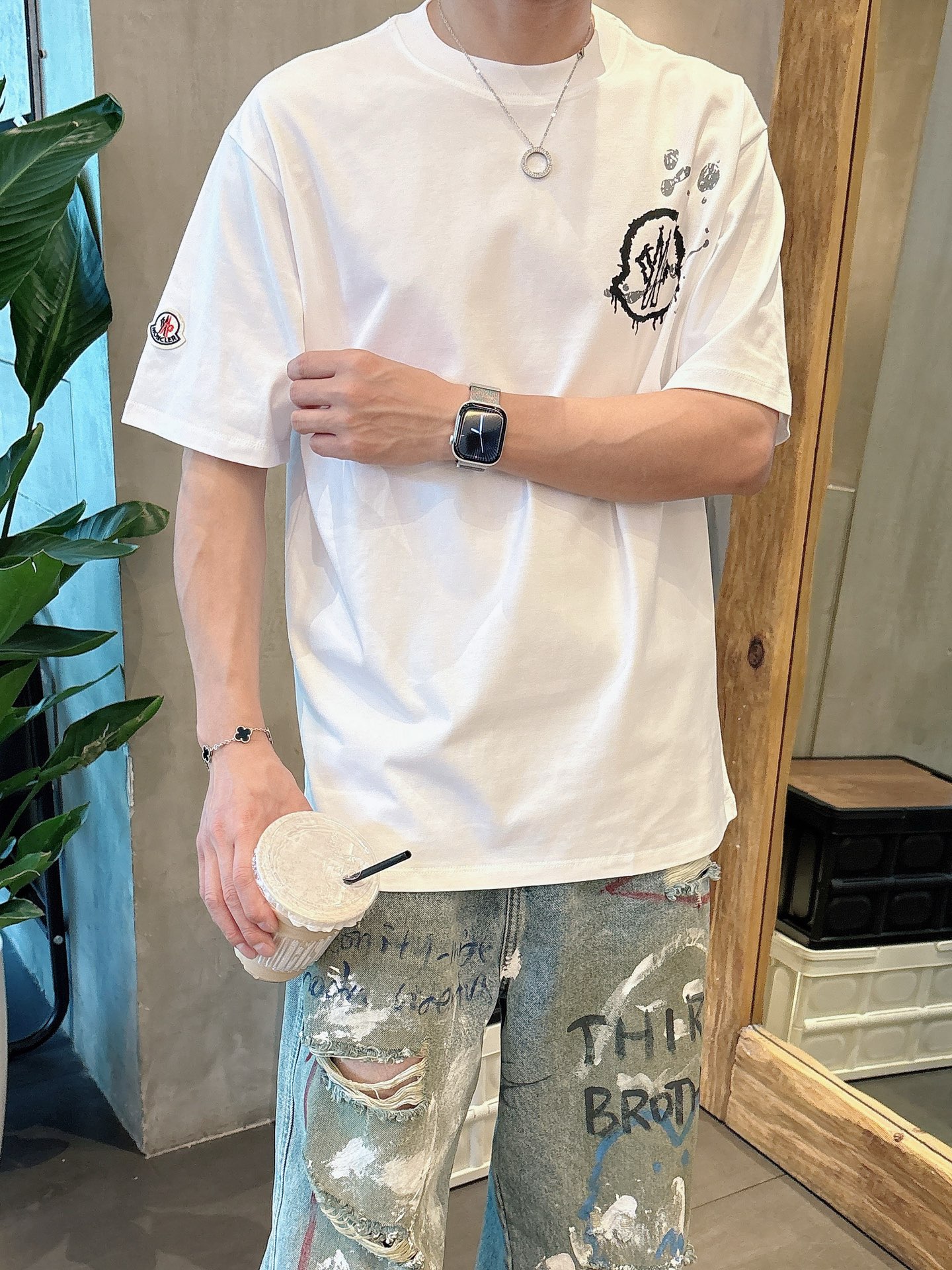    蒙口  三标齐全。 2025夏季新款最新品短袖T恤，专柜同步有售，原单狠货，时尚进口原版科技面料，