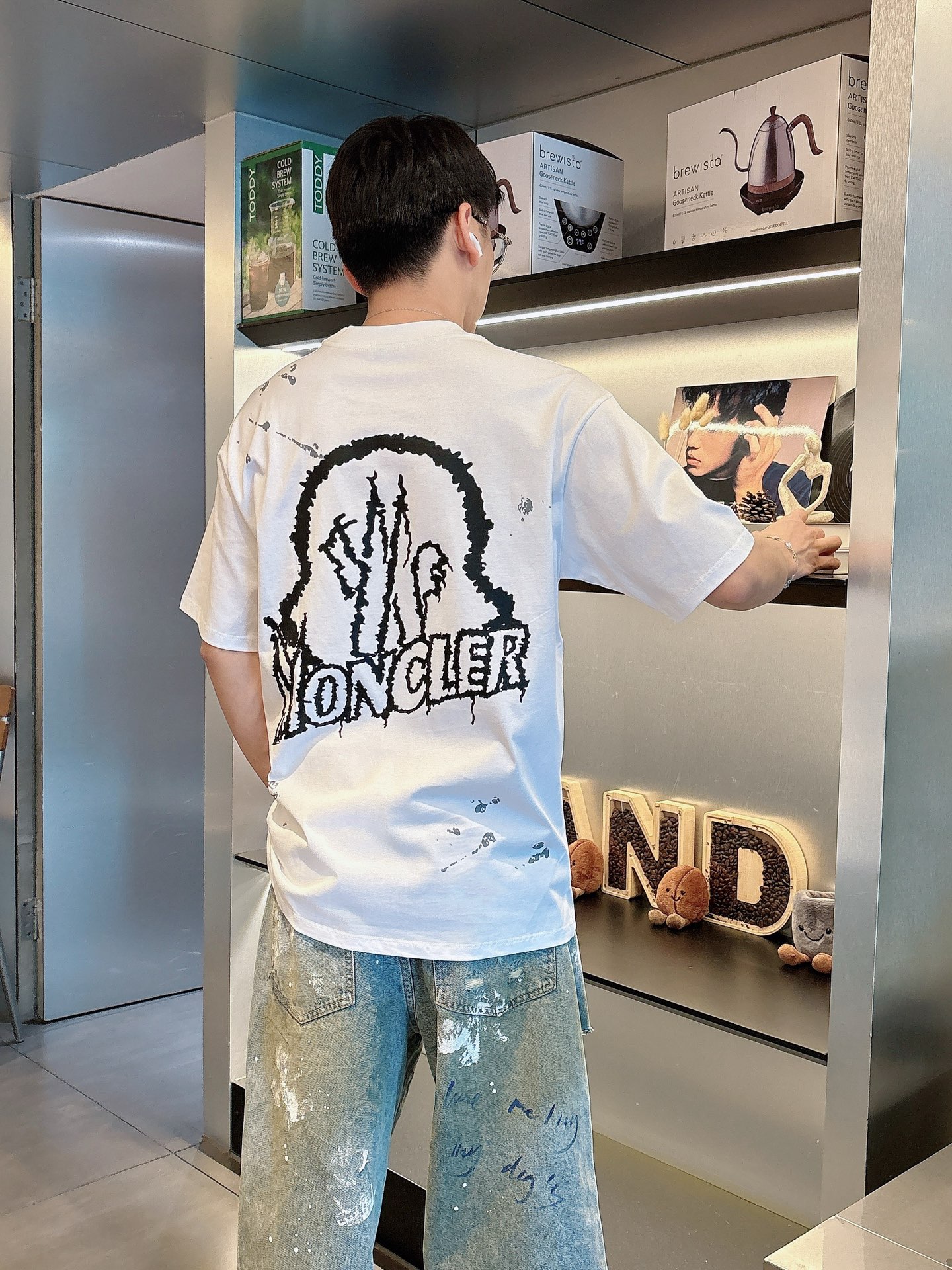    蒙口  三标齐全。 2025夏季新款最新品短袖T恤，专柜同步有售，原单狠货，时尚进口原版科技面料，