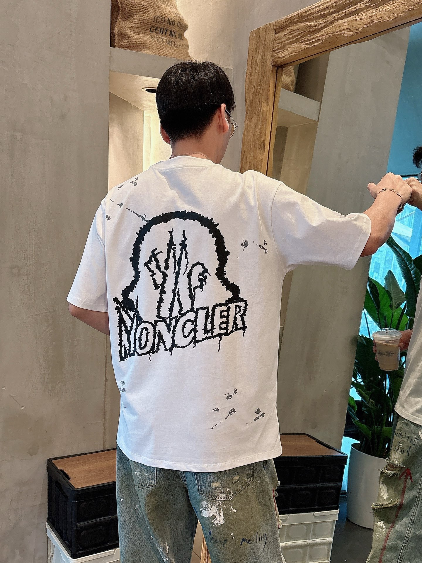    蒙口  三标齐全。 2025夏季新款最新品短袖T恤，专柜同步有售，原单狠货，时尚进口原版科技面料，