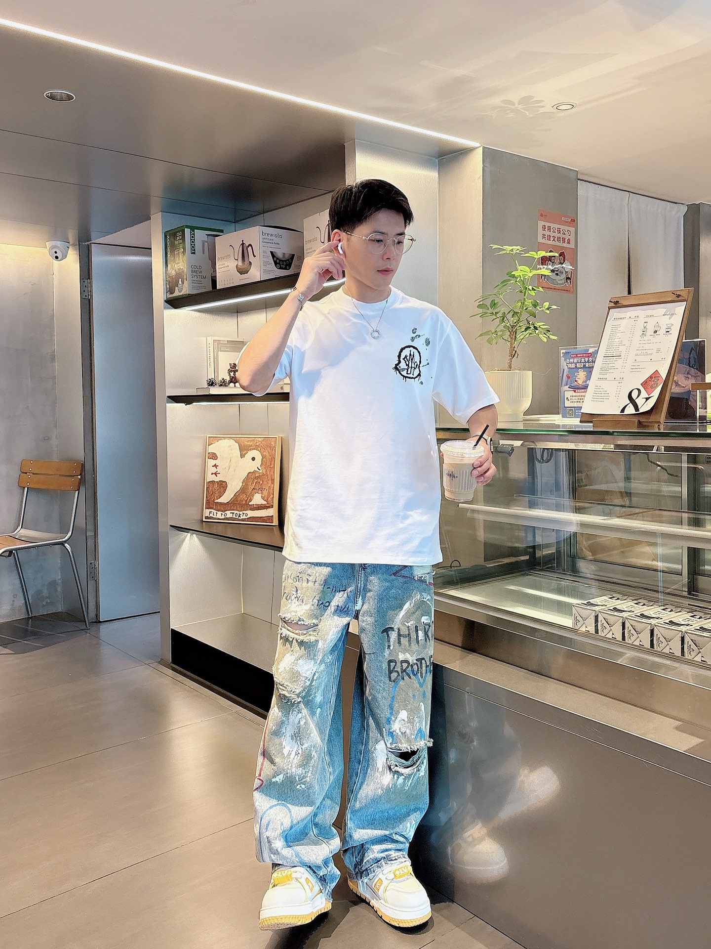   蒙口  三标齐全。 2025夏季新款最新品短袖T恤，专柜同步有售，原单狠货，时尚进口原版科技面料，