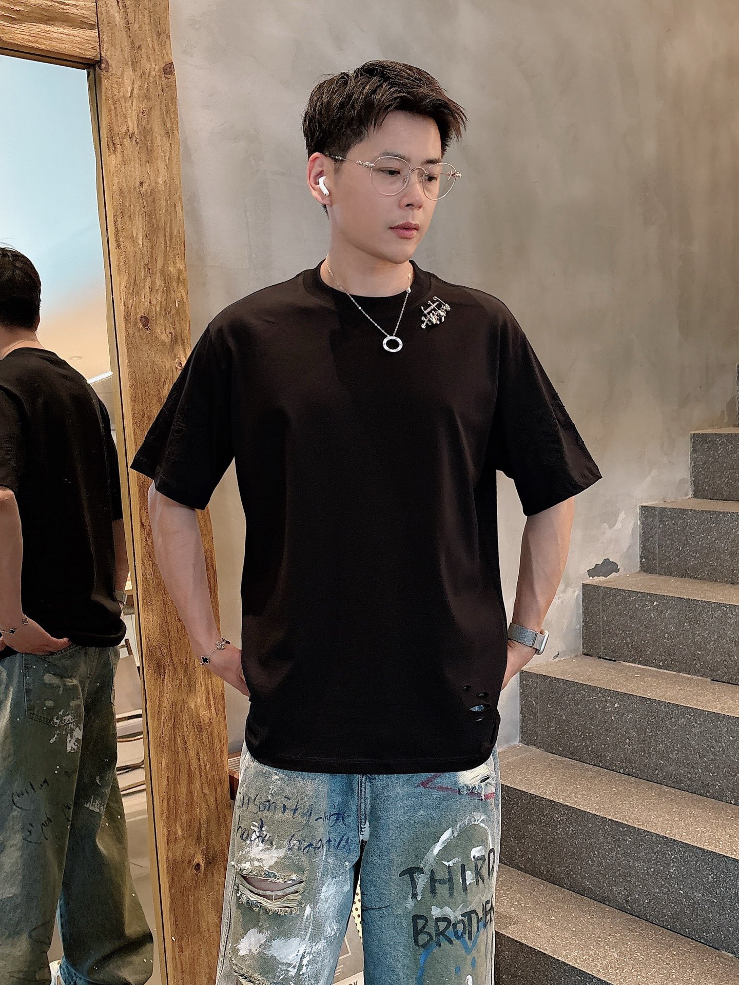 NO:447530,Croxin has three standards. The new 2025 summer new short-sleeved T-shirt, available at the same time as the counter, original singles, fashionable imported original technology fabric, comfortable and breathable upper body, original customized hardware and accessories, handsome and stylish upper body, complete three standards, recommended style, extremely high grade, purchasing grade number M-3XL,,chrome hearts, T-shirt,tees, t-shirt,alexander wang19860909克罗心 三标齐全. 2025夏季新款最新品短袖T恤,专柜同步有售,原单狠货,时尚进口原版科技面料,上身舒适透气,原版定制五金辅料,上身帅气有型,三标齐全,推荐款,档次极高,代购级码数M-3XL,,chrome hearts,T-shirt,tees，t-shirt,alexander wang,Men's clothing