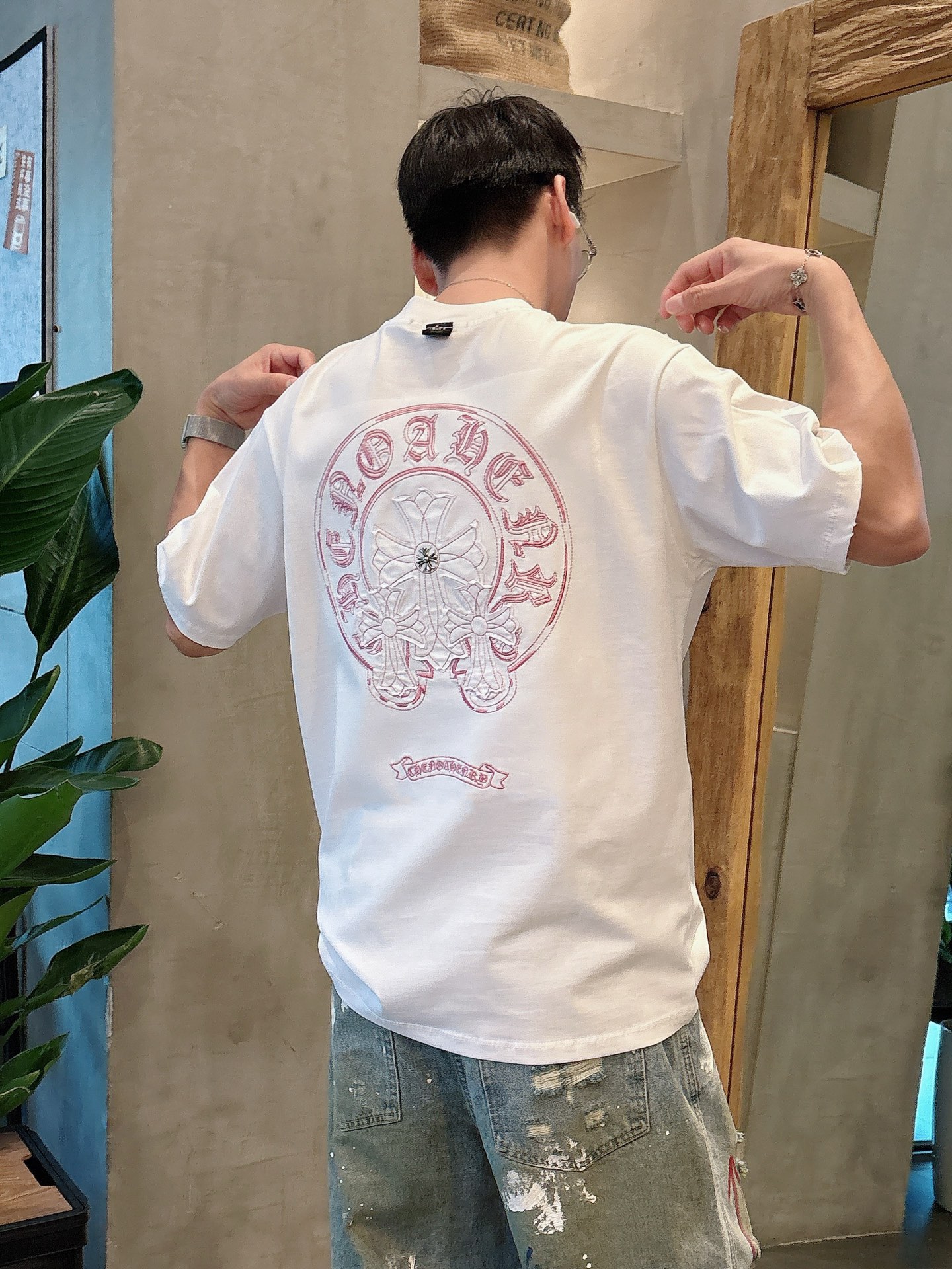    克罗心  三标齐全。 2025夏季新款最新品短袖T恤，专柜同步有售，原单狠货，时尚进口原版科技面料