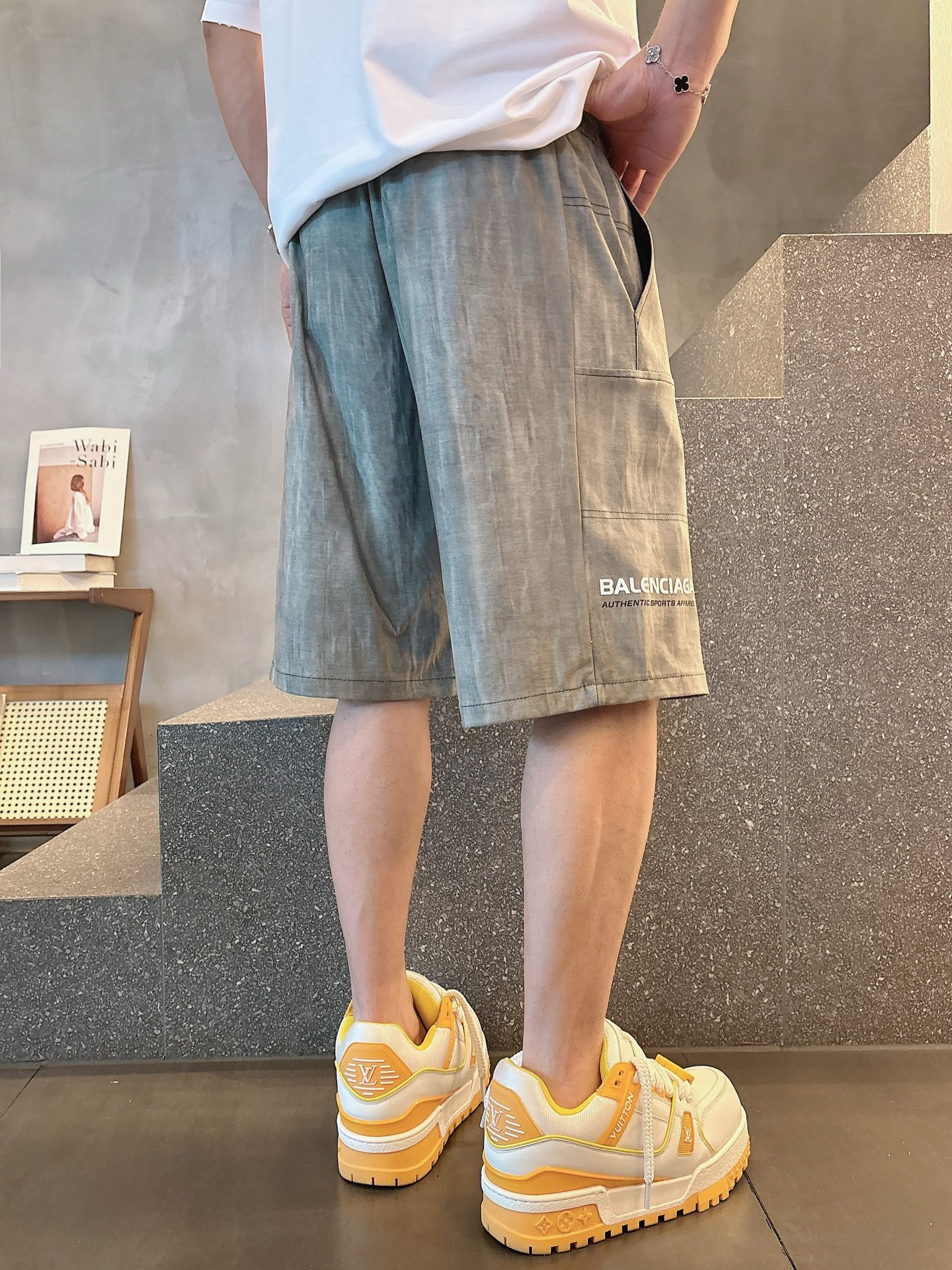 巴黎世家  三标齐全    2026夏季新款男士休闲短裤，高级定制面料透气面料 透气弹力舒适度极高，细节