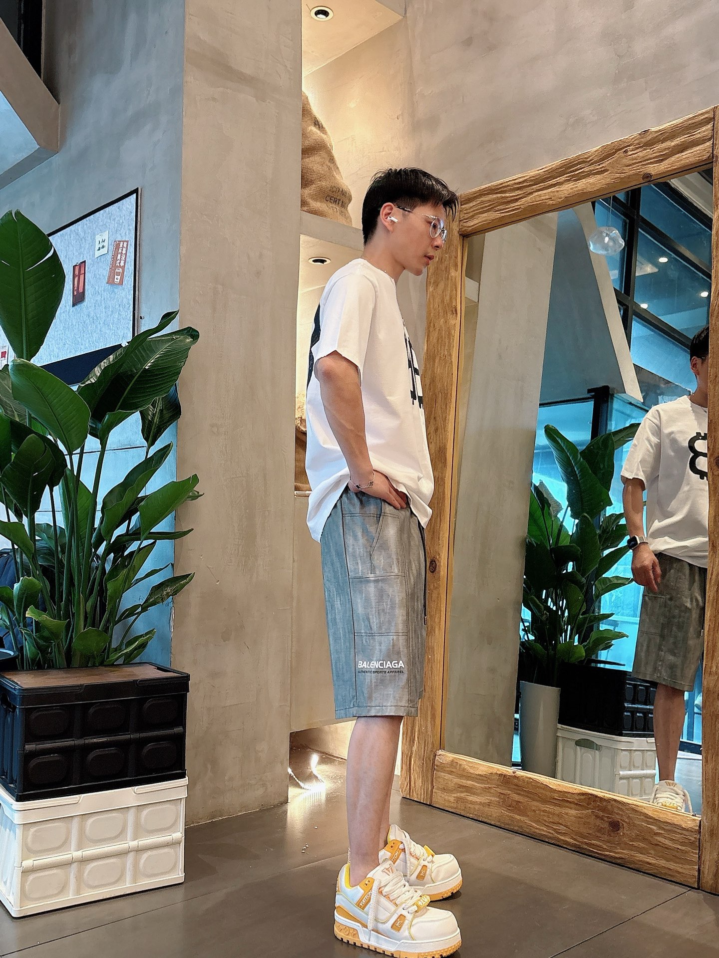 巴黎世家  三标齐全    2026夏季新款男士休闲短裤，高级定制面料透气面料 透气弹力舒适度极高，细节