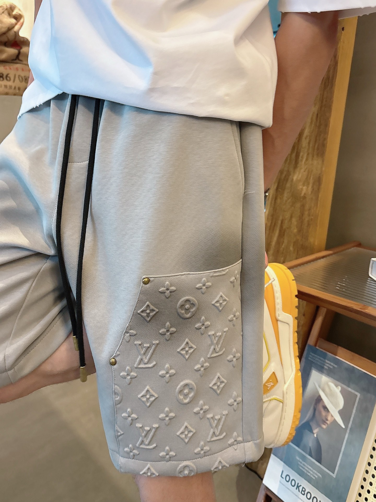 LV  三标齐全    2026夏季新款男士休闲短裤，高级定制面料透气面料 透气弹力舒适度极高，细节无可