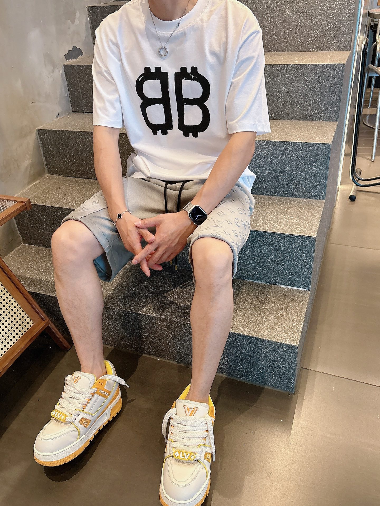 LV  三标齐全    2026夏季新款男士休闲短裤，高级定制面料透气面料 透气弹力舒适度极高，细节无可