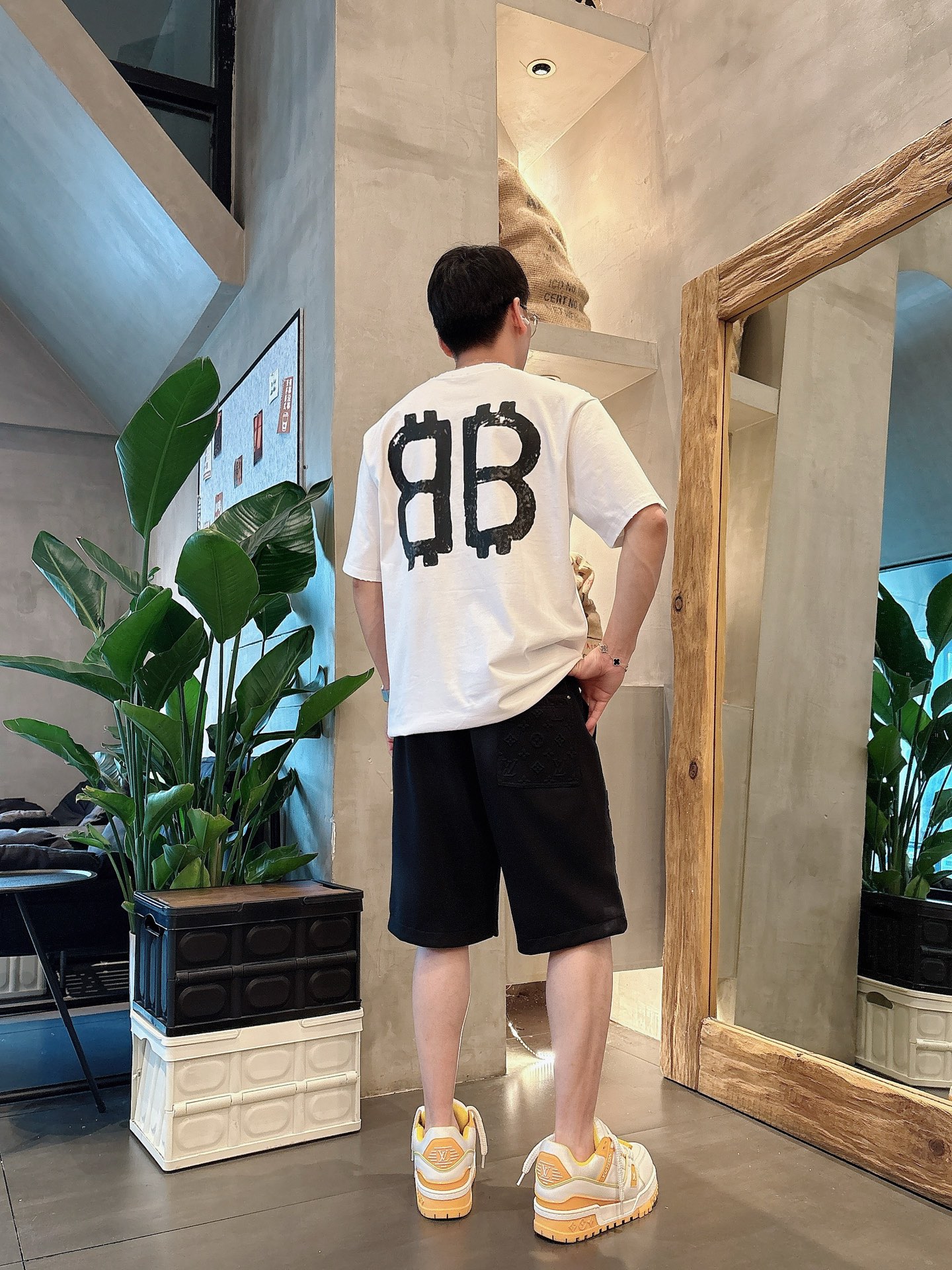 LV  三标齐全    2026夏季新款男士休闲短裤，高级定制面料透气面料 透气弹力舒适度极高，细节无可