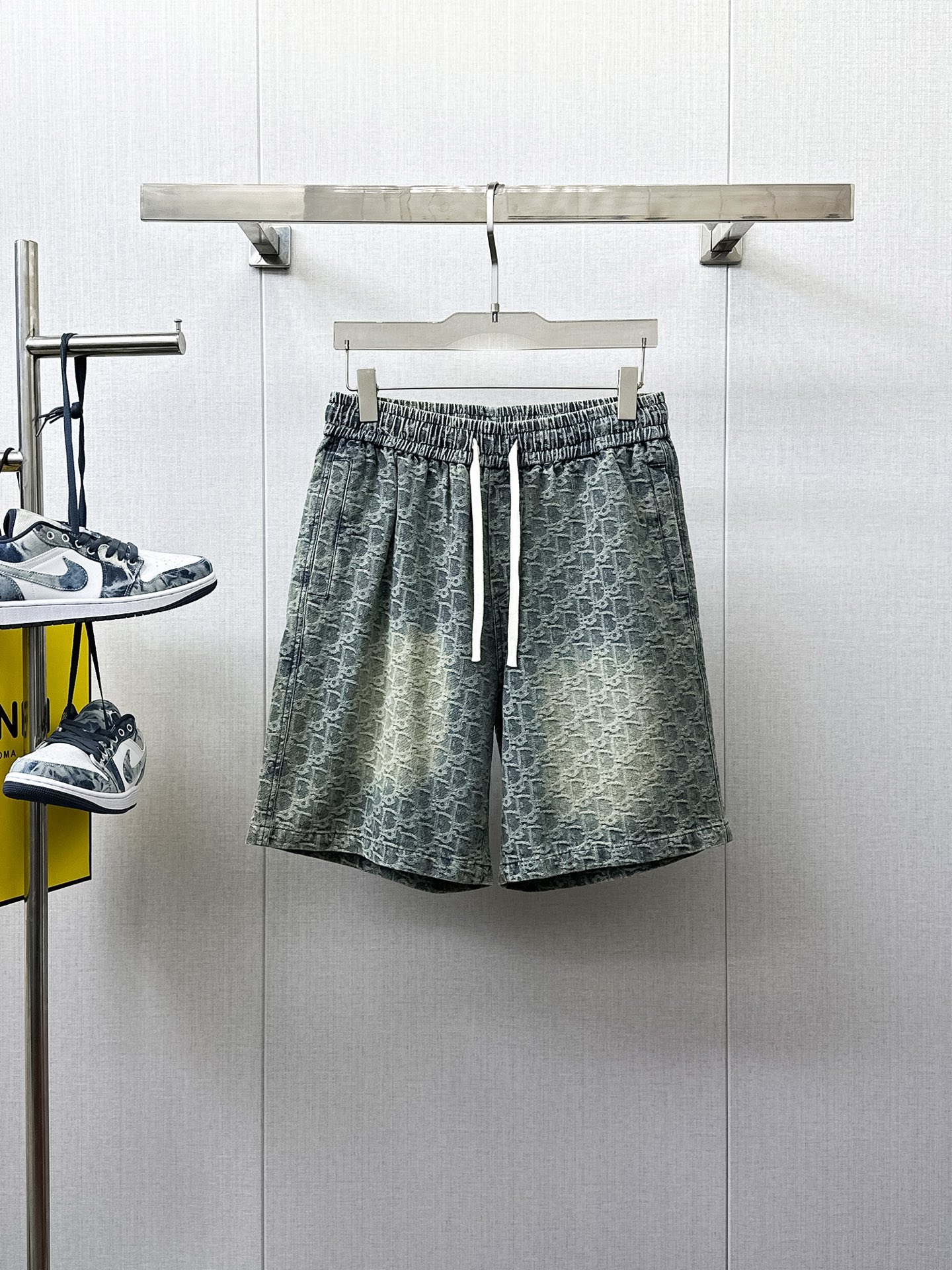 NO:410462,Dior has complete three standards. New summer casual shorts for men, high-end custom fabric breathable fabric, extremely breathable elastic and comfortable, impeccable details, top-level auxiliary materials, original logo design concept, delicate and soft feel!  The upper body style is excellent!  Size M-XXXL order to report height and weight, dior, shorts, alexander wang19860909迪奥 三标齐全 夏季新款男士休闲短裤,高级定制面料透气面料 透气弹力舒适度极高,细节无可挑剔,顶级辅料配备,原版logo设计理念,手感细腻柔软！上身版型超赞！尺码M-XXXL下单报身高体重,,dior,shorts,alexander wang,Men's clothing