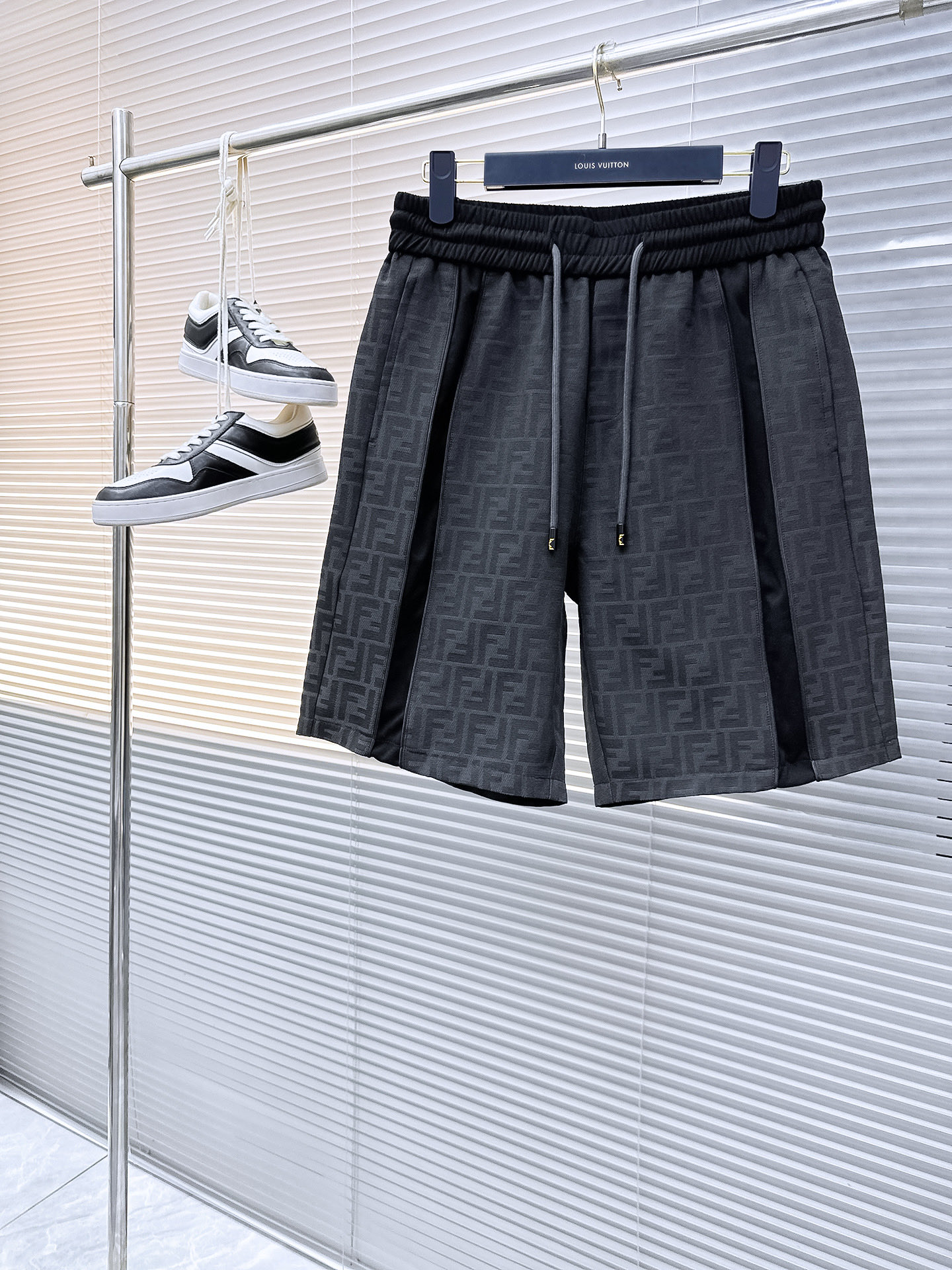 NO:458258,Fendi has complete three standards. New summer casual shorts for men, high-end customized fabric breathable fabric, extremely breathable, elastic and comfortable, impeccable details, top-level auxiliary materials, original logo design concept, delicate and soft feel!  The upper body style is excellent!  Size M-XXXL order to report height and weight, fendi, shorts, alexander wang19860909芬迪 三标齐全 夏季新款男士休闲短裤,高级定制面料透气面料 透气弹力舒适度极高,细节无可挑剔,顶级辅料配备,原版logo设计理念,手感细腻柔软！上身版型超赞！尺码M-XXXL下单报身高体重,,fendi,shorts,alexander wang,Men's clothing