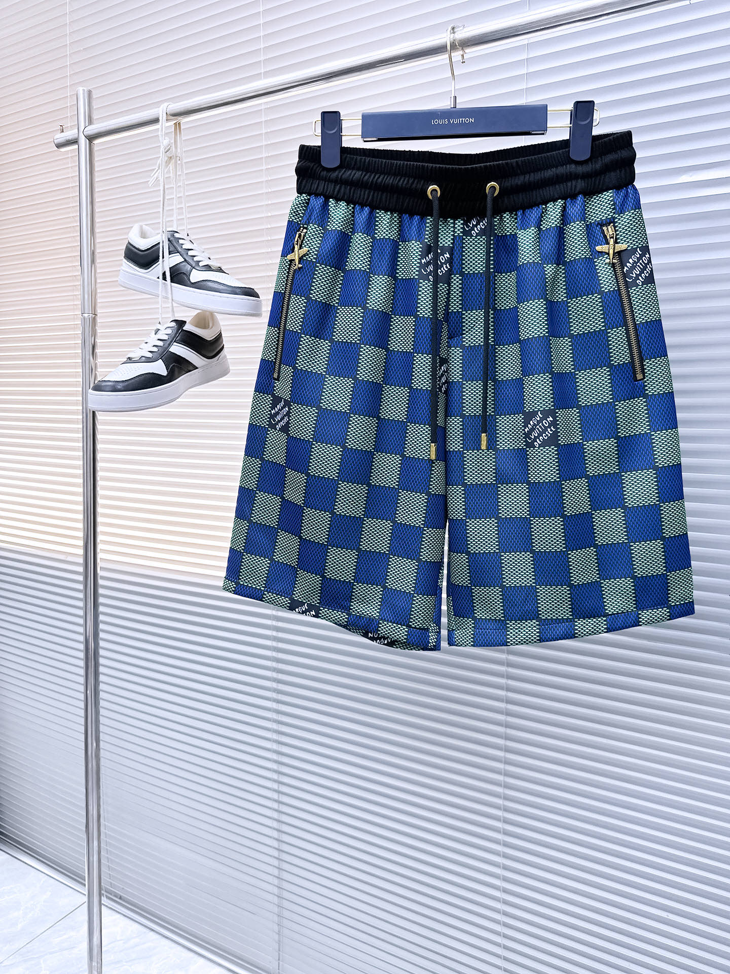 NO:458248,LV has complete three standards. New summer casual shorts for men, high-end custom fabric breathable fabric, extremely breathable, elastic and comfortable, impeccable details, top-level auxiliary materials, original logo design concept, delicate and soft feel!  The upper body style is excellent!  Size M-XXXL order to report height and weight, louis vuitton, shorts, alexander wang19860909LV 三标齐全 夏季新款男士休闲短裤,高级定制面料透气面料 透气弹力舒适度极高,细节无可挑剔,顶级辅料配备,原版logo设计理念,手感细腻柔软！上身版型超赞！尺码M-XXXL下单报身高体重,,louis vuitton,shorts,alexander wang,Men's clothing