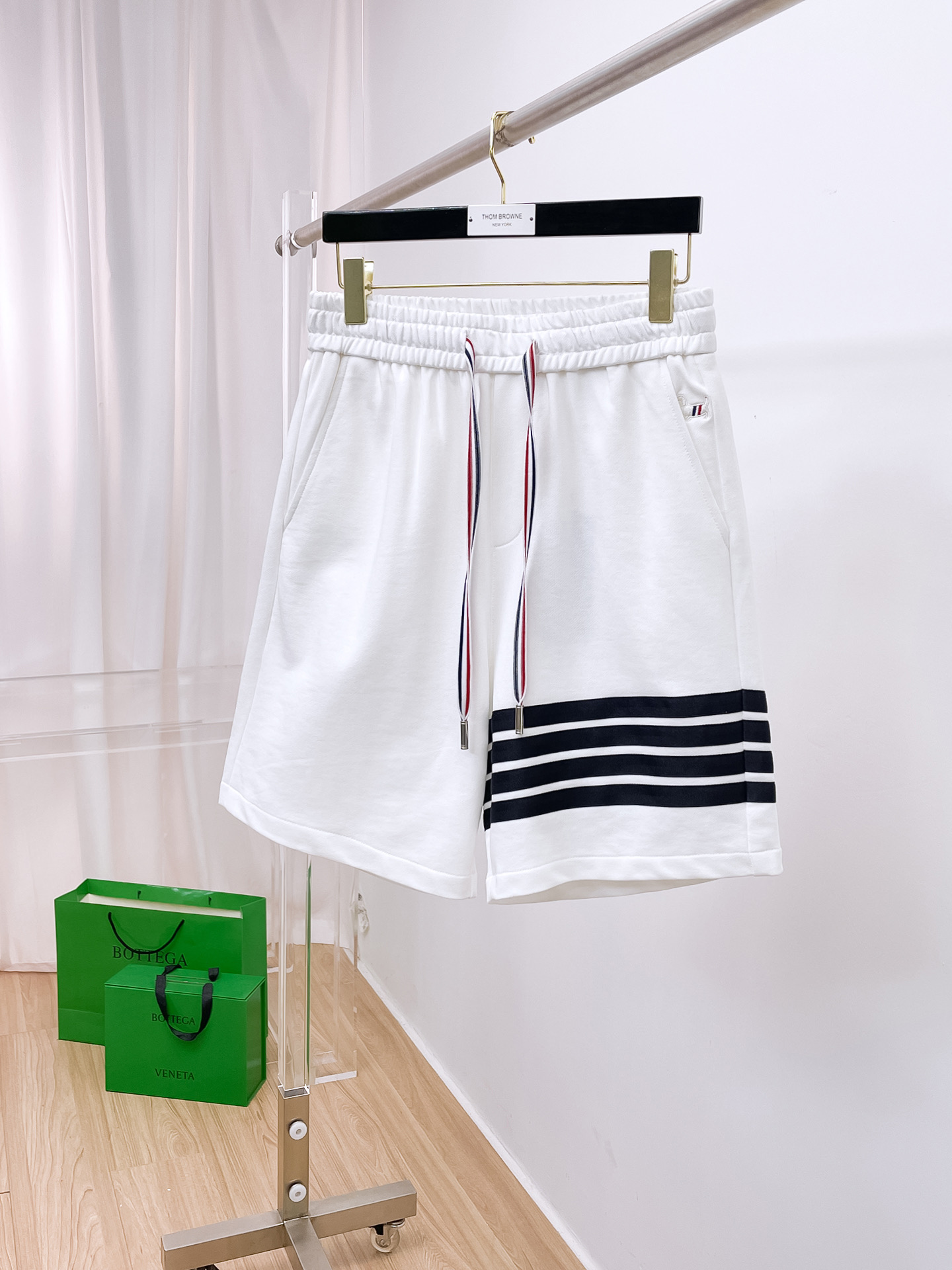 NO:509214,TB three standards are complete. 2025 summer new men's casual shorts, high-end custom fabric breathable fabric, extremely breathable, elastic and comfortable, impeccable details, top-level auxiliary materials, original logo design concept, delicate and soft feel!  The upper body style is excellent!  Size M-XXXL order to report height and weight, shorts, alexander wang19860909TB三标齐全 2025夏季新款男士休闲短裤,高级定制面料透气面料 透气弹力舒适度极高,细节无可挑剔,顶级辅料配备,原版logo设计理念,手感细腻柔软！上身版型超赞！尺码M-XXXL下单报身高体重,,shorts,alexander wang,Men's clothing