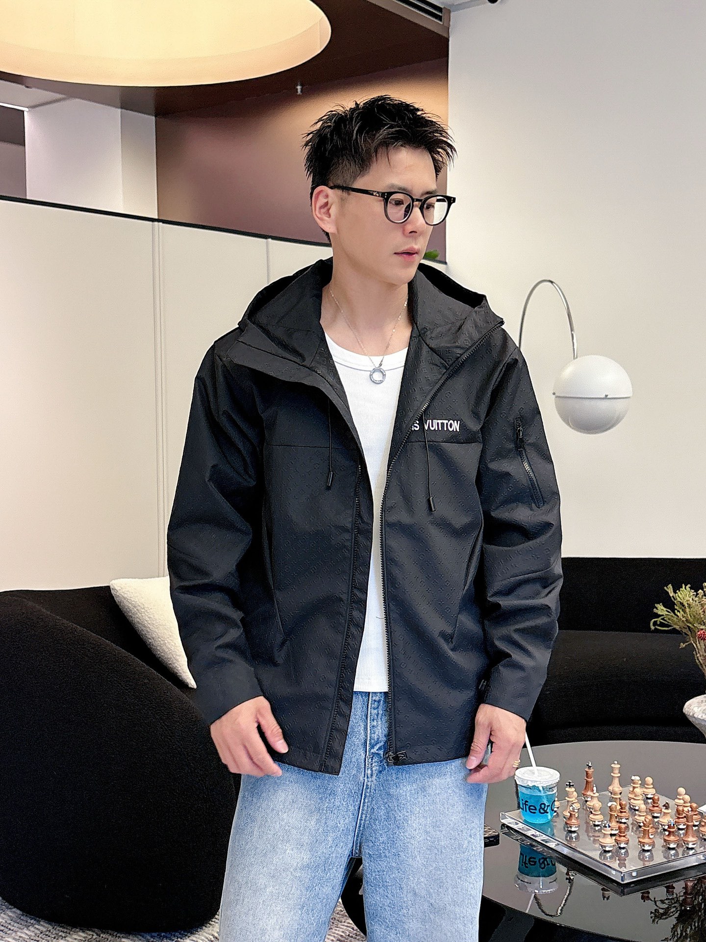 NO:528681,The same model on the official website of LV, complete three standards, released in advance. 2025ss Spring new men's jacket, original three standards, high-end version. Customized counter fabrics, breathable and comfortable, impeccable details, brand elements design concept, reflect high quality. The feel is delicate and soft, presents casual cut, and the upper body style is superb. Number of sizes M~3XL,,,louis vuitton, jackets & coats, jackets & coats, alexander wang19860909LV 官网同款,三标齐全,提前发售 2025ss春季新款男士夹克外套,原单三标齐全高端版本 专柜定制面料 透气舒适度高,细节无可挑剔,品牌元素设计理念,体现高品质.手感细腻柔软 呈现休闲裁剪,上身版型超赞 码数M～3XL,,,louis vuitton,jackets & coats,jackets & coats,alexander wang,Men's clothing