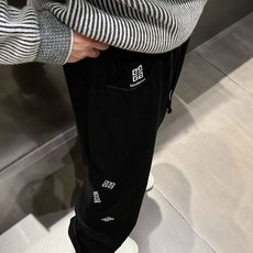 🏊 纪梵希 🆕2025秋冬新款休闲裤!官网同步发售。品牌经典LOGO休闲裤 ,定制面料,舒适度 🏊 纪梵希 🆕2025秋冬新款休闲裤!官网同步发售。品牌经典LOGO休闲裤 ,定制面料,舒适度