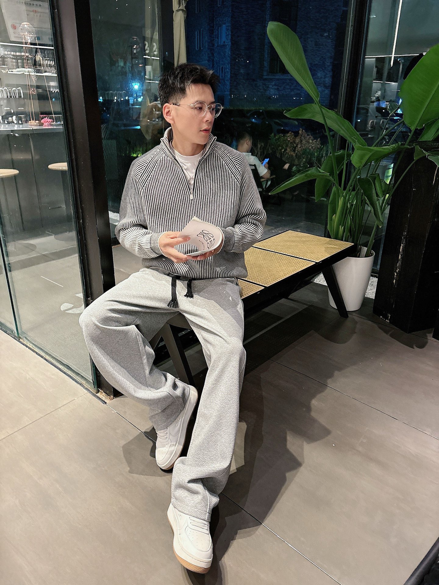 🏊    纪梵希   🆕2025秋冬新款休闲裤！官网同步发售。品牌经典LOGO休闲裤 ，定制面料，舒适度