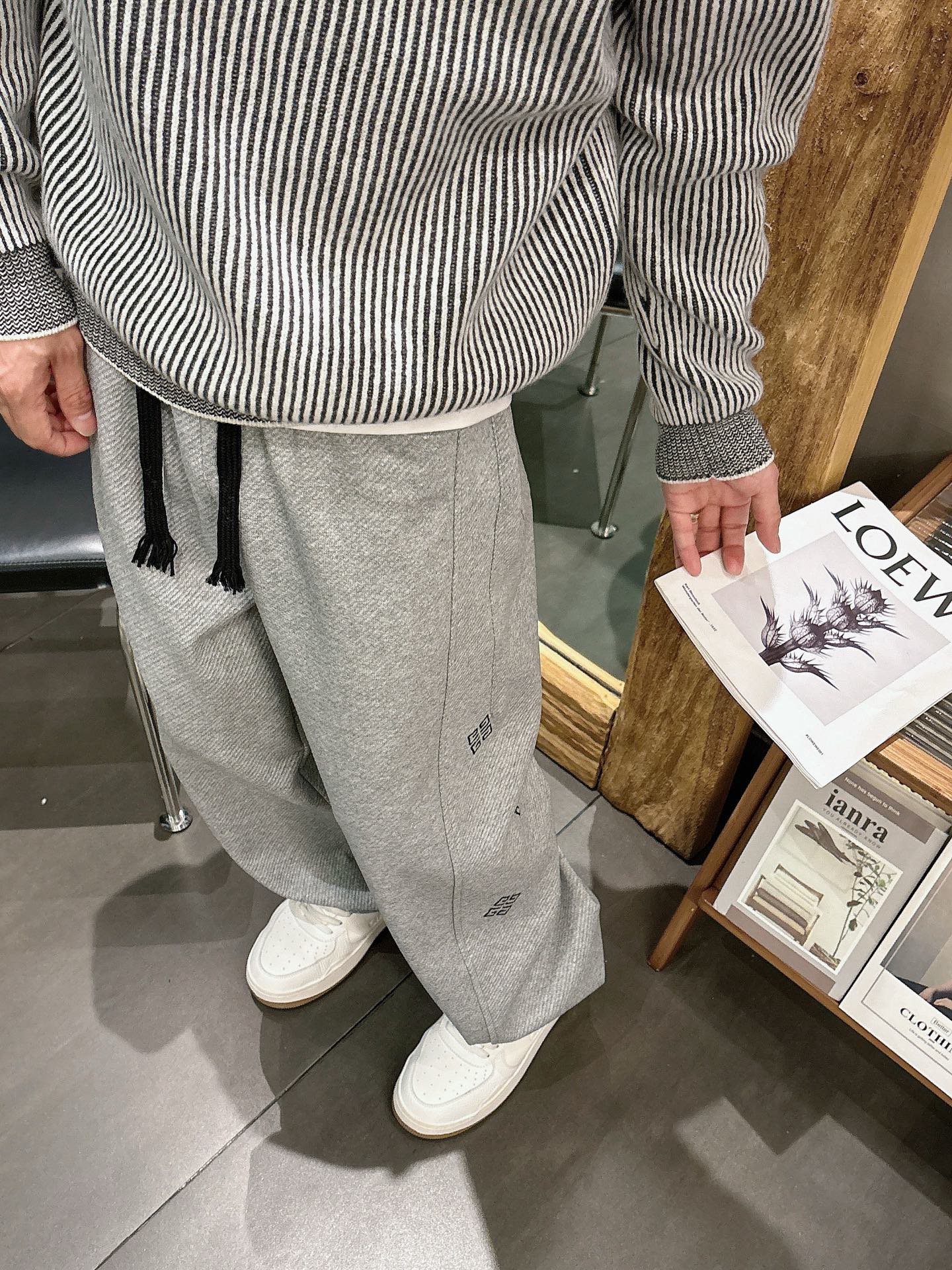 🏊    纪梵希   🆕2025秋冬新款休闲裤！官网同步发售。品牌经典LOGO休闲裤 ，定制面料，舒适度
