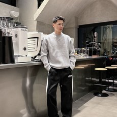 🏊 LV 🆕2025秋冬新款休闲裤!官网同步发售。品牌经典LOGO休闲裤 ,定制面料,舒适度极好 🏊 LV 🆕2025秋冬新款休闲裤!官网同步发售。品牌经典LOGO休闲裤 ,定制面料,舒适度极好