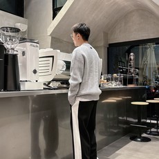 🏊 LV 🆕2025秋冬新款休闲裤!官网同步发售。品牌经典LOGO休闲裤 ,定制面料,舒适度极好 🏊 LV 🆕2025秋冬新款休闲裤!官网同步发售。品牌经典LOGO休闲裤 ,定制面料,舒适度极好