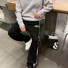 🏊 LV 🆕2025秋冬新款休闲裤!官网同步发售。品牌经典LOGO休闲裤 ,定制面料,舒适度极好 🏊 LV 🆕2025秋冬新款休闲裤!官网同步发售。品牌经典LOGO休闲裤 ,定制面料,舒适度极好