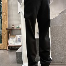 🏊 LV 🆕2025秋冬新款休闲裤!官网同步发售。品牌经典LOGO休闲裤 ,定制面料,舒适度极好 🏊 LV 🆕2025秋冬新款休闲裤!官网同步发售。品牌经典LOGO休闲裤 ,定制面料,舒适度极好