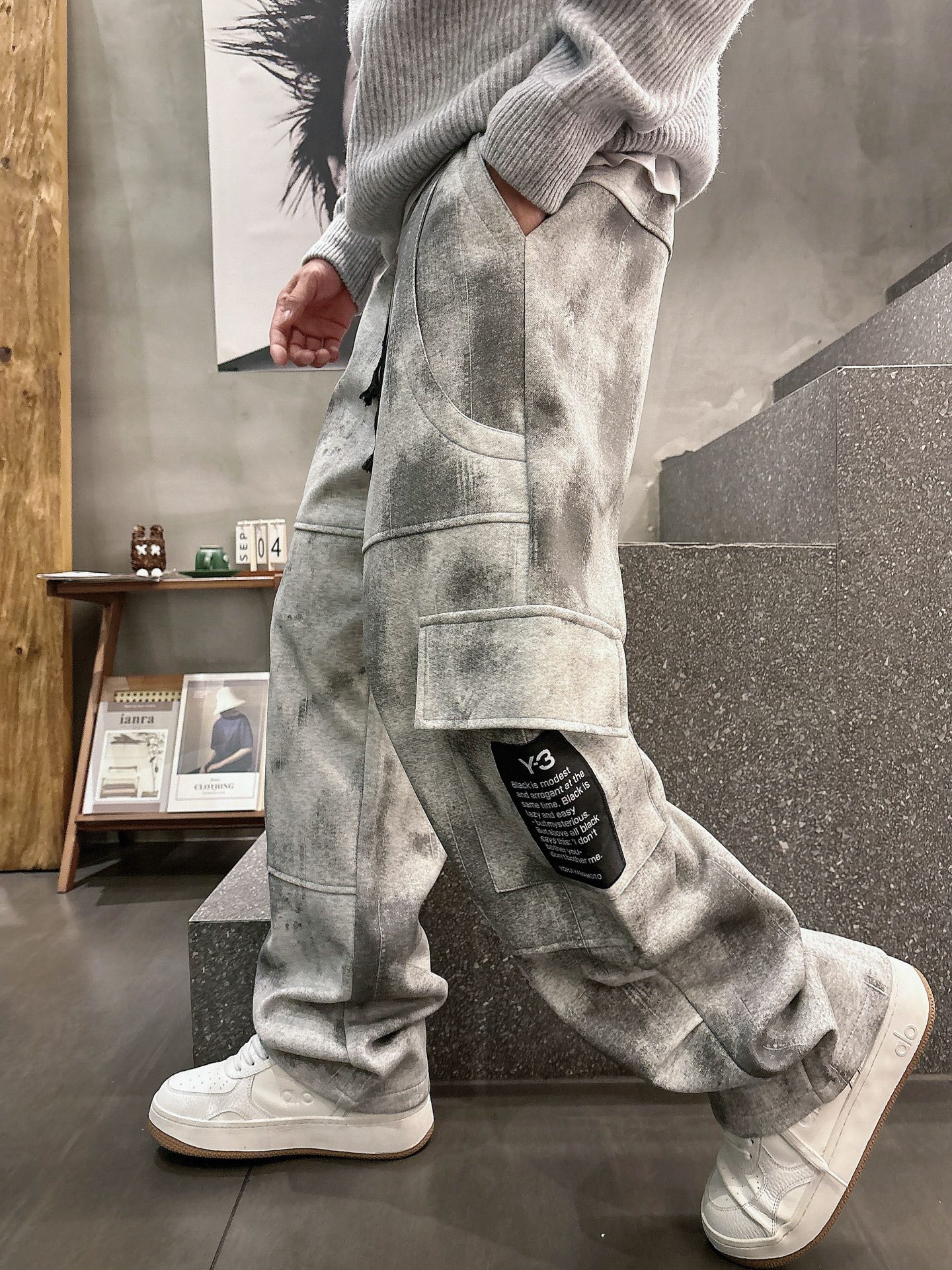 NO:599437,Y3 2025 autumn and winter new casual pants!  On sale simultaneously on the official website. Brand classic LOGO casual pants, customized fabrics, excellent comfort, strong touch. Highly recognizable, perfect appearance and craftsmanship. Sizes M-3XL,, alexander wang19860909Y3 2025秋冬新款休闲裤！官网同步发售.品牌经典LOGO休闲裤 ,定制面料,舒适度极好,手触感强烈.辨识度极高,完美品相工艺. 尺码M-3XL,,alexander wang,Men's clothing