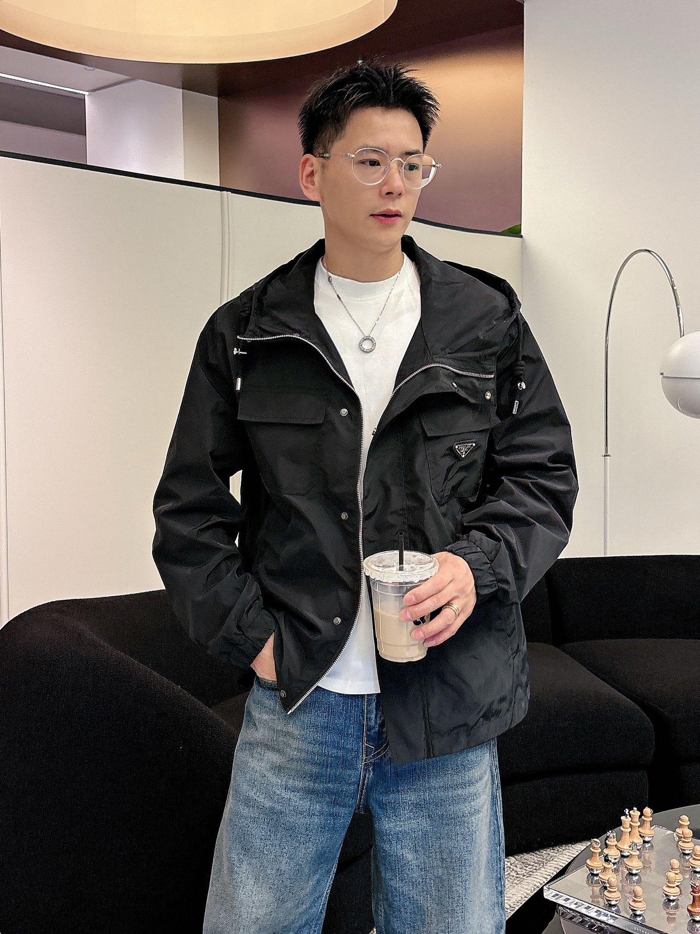 NO:528688,Prada's official website has the same style, complete three standards, and is released in advance. 2025ss Spring new men's jacket, original single three standards, high-end version, customized counter fabric, breathable and comfortable, impeccable details, brand element design concept, reflecting high quality. The feel is delicate and soft, presents casual cut, and the upper body style is superb. Number of sizes M~3XL,,,prada, jackets & coats, jackets & coats, alexander wang19860909普拉达 官网同款,三标齐全,提前发售 2025ss春季新款男士夹克外套,原单三标齐全高端版本 专柜定制面料 透气舒适度高,细节无可挑剔,品牌元素设计理念,体现高品质.手感细腻柔软 呈现休闲裁剪,上身版型超赞 码数M～3XL,,,prada,jackets & coats,jackets & coats,alexander wang,Men's clothing