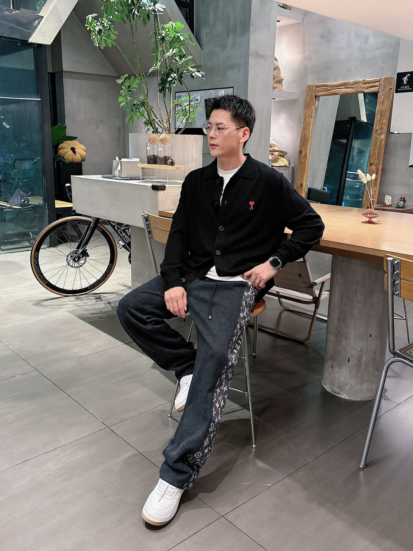 🌾 LV 🆕2025秋冬新款休闲裤！官网同步发售。品牌经典LOGO休闲裤 ，定制面料，舒适度极好，手触感