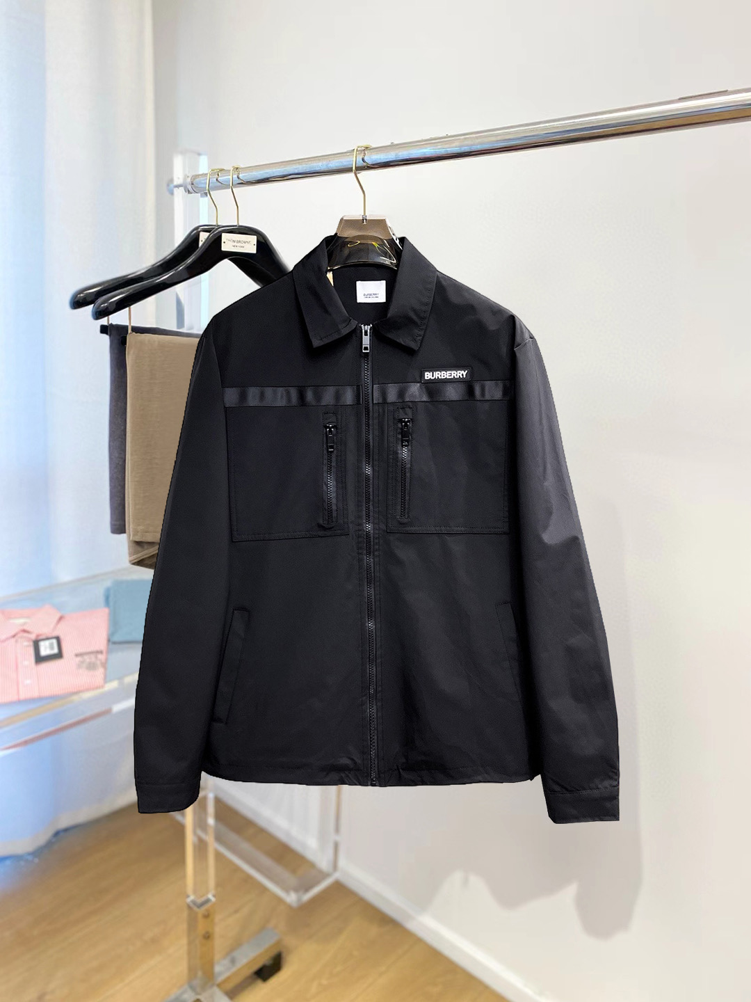Sitio web oficial de P300 Burberry, mismo estilo, completo con tres etiquetas, a la venta por adelantado. Nueva chaquet…
