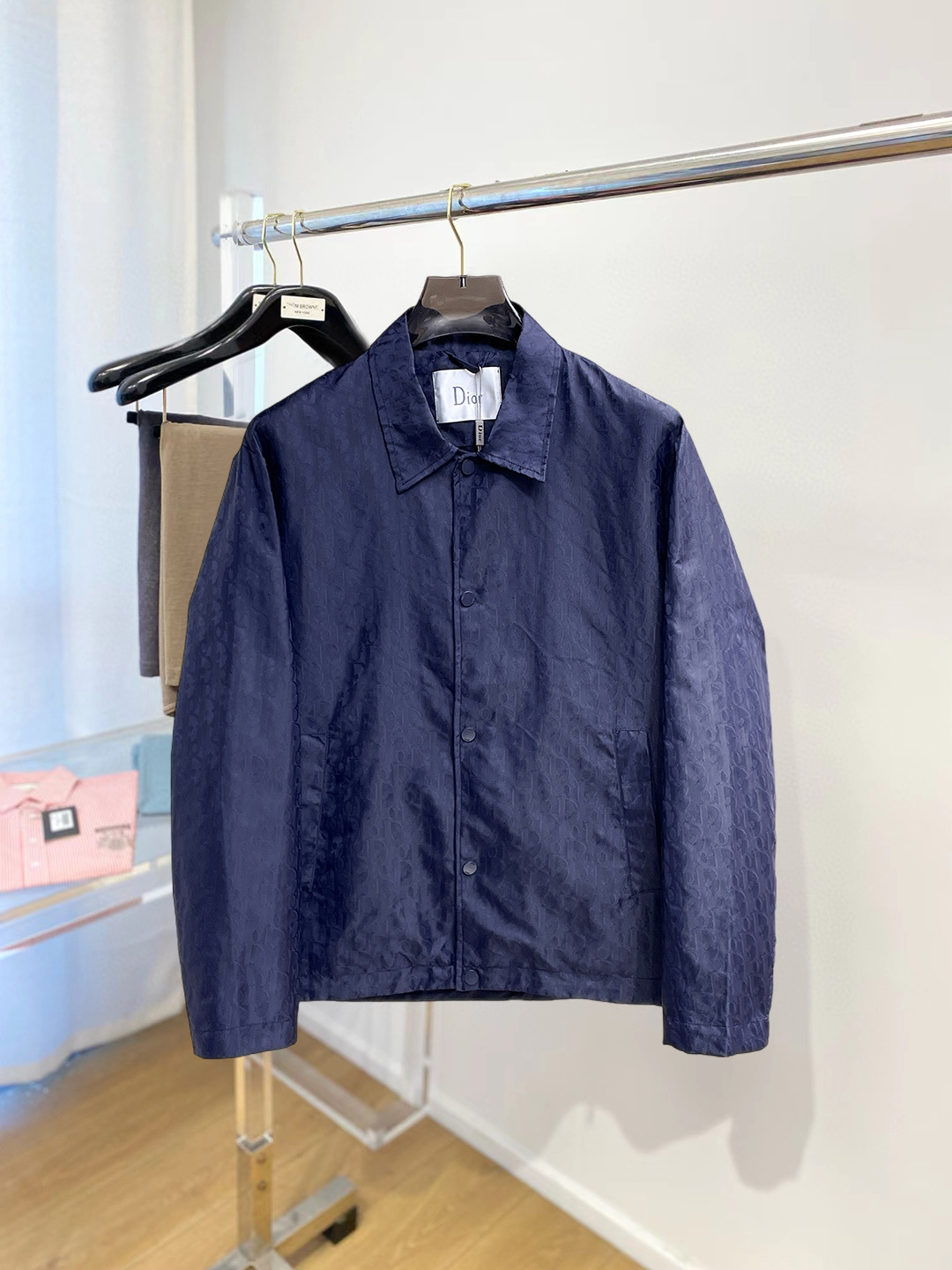 P290 Dior, el mismo modelo que la web oficial, completo con tres etiquetas, en venta anticipada. Nueva chaqueta de homb…