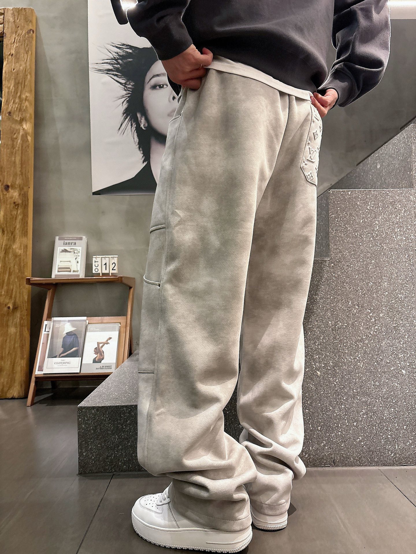 🌾 LV 🆕2025秋冬新款休闲裤！官网同步发售。品牌经典LOGO休闲裤 ，定制面料，舒适度极好，手触感