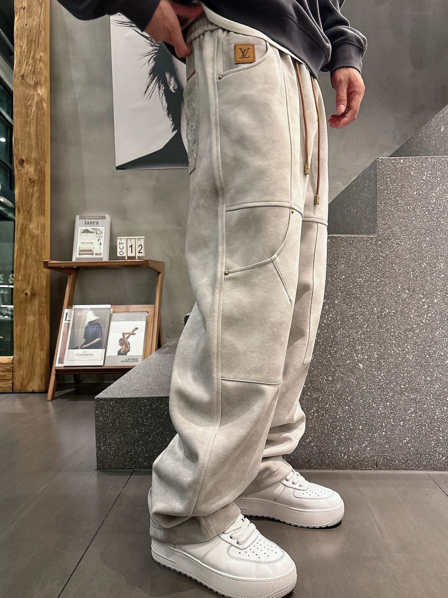 🌾 LV 🆕2025秋冬新款休闲裤！官网同步发售。品牌经典LOGO休闲裤 ，定制面料，舒适度极好，手触感