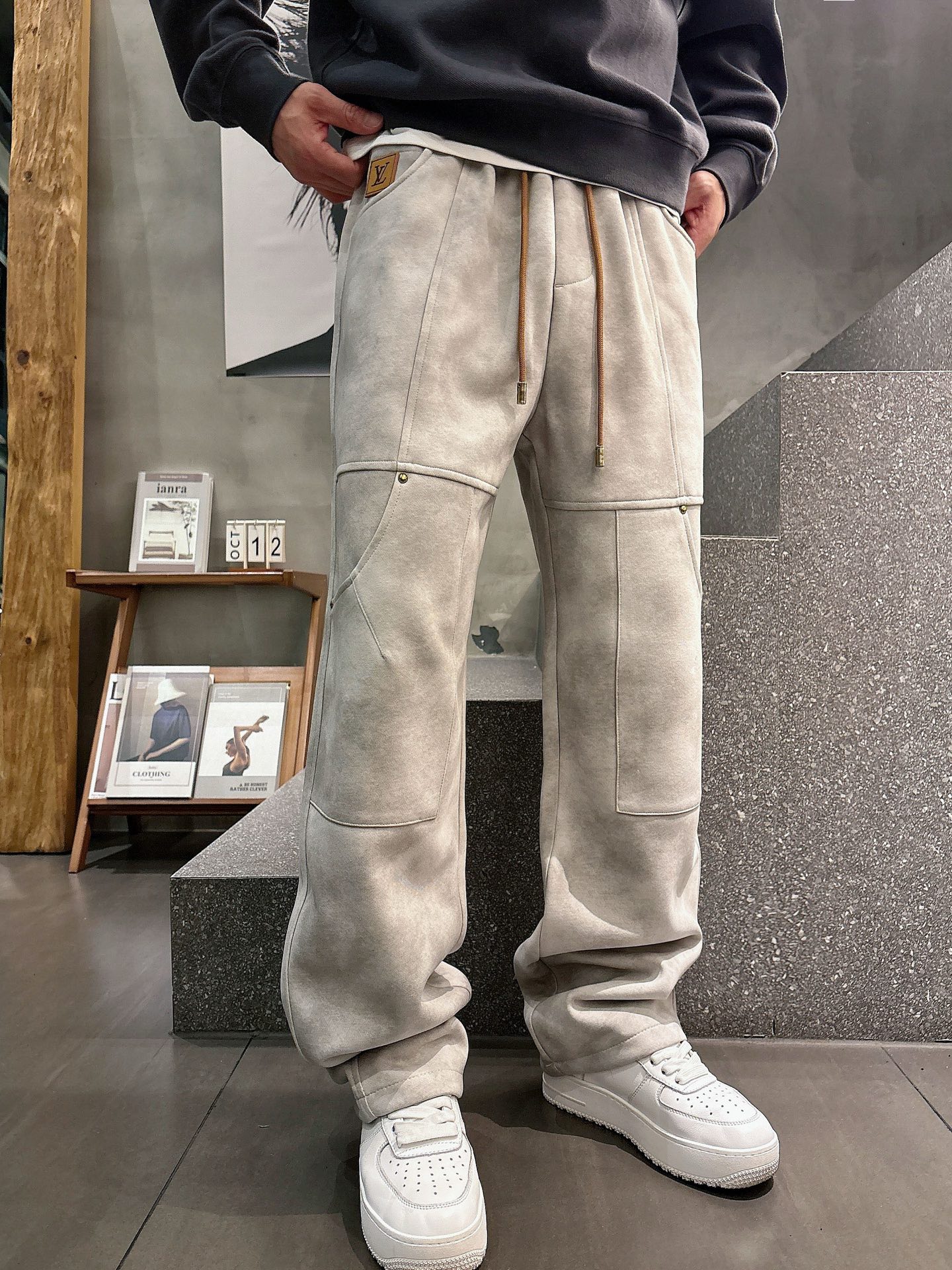 🌾 LV 🆕2025秋冬新款休闲裤！官网同步发售。品牌经典LOGO休闲裤 ，定制面料，舒适度极好，手触感