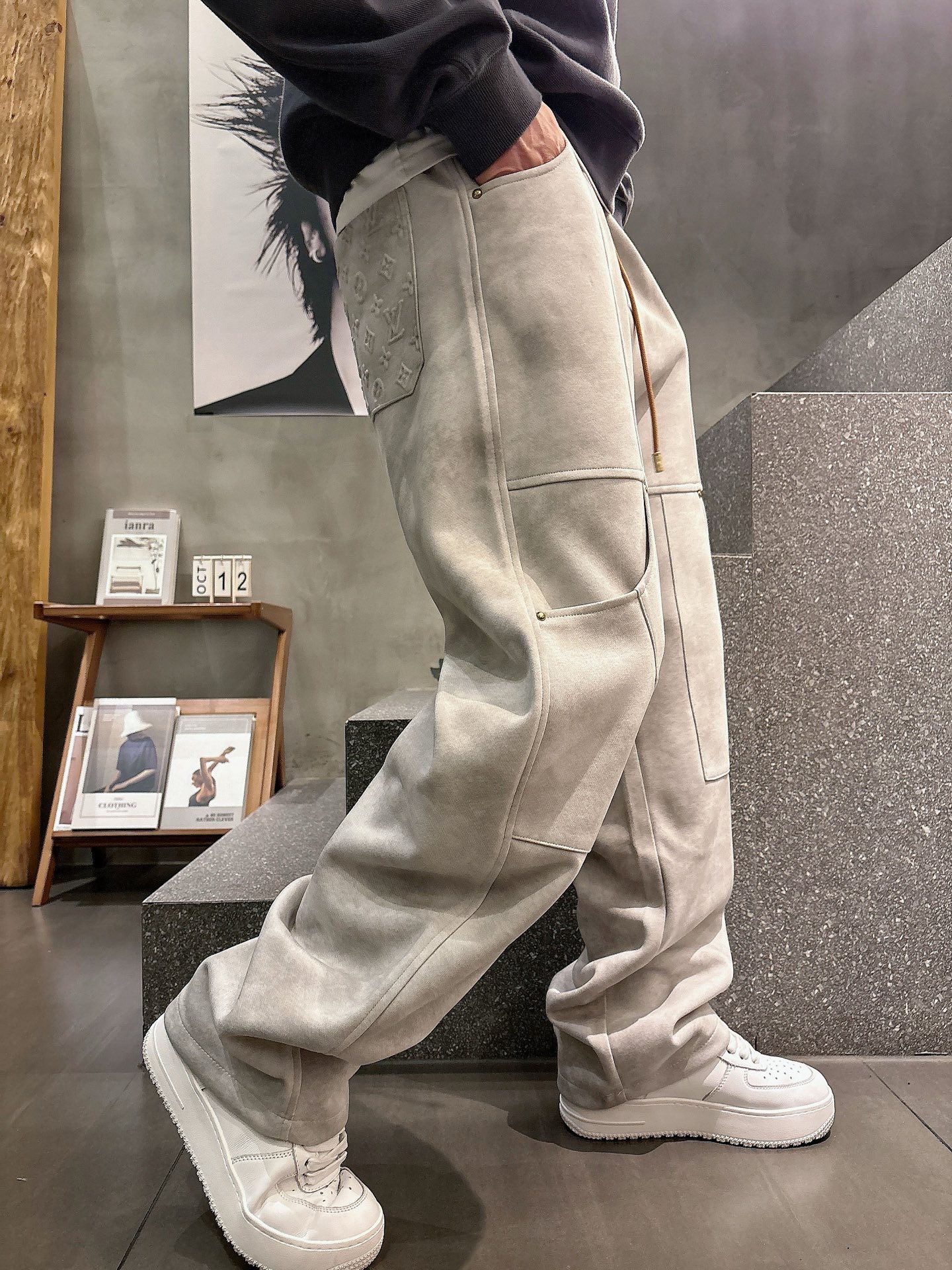 🌾 LV 🆕2025秋冬新款休闲裤！官网同步发售。品牌经典LOGO休闲裤 ，定制面料，舒适度极好，手触感