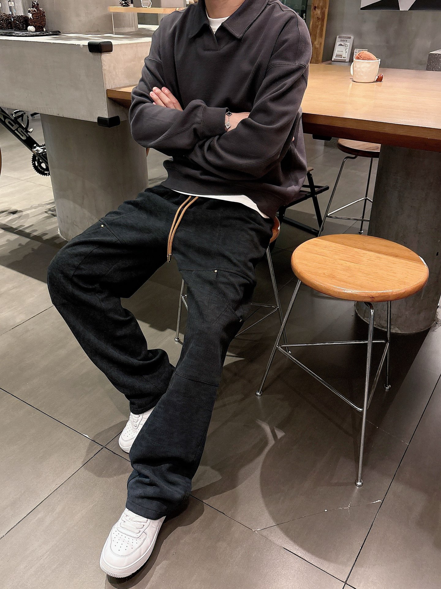 🌾 LV 🆕2025秋冬新款休闲裤！官网同步发售。品牌经典LOGO休闲裤 ，定制面料，舒适度极好，手触感