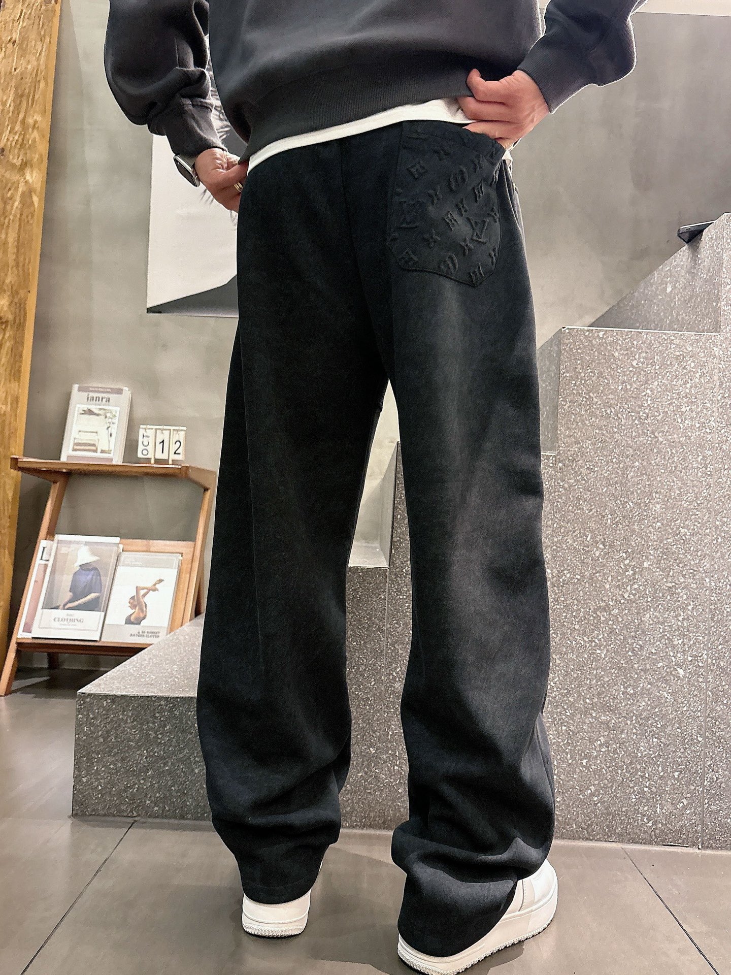 🌾 LV 🆕2025秋冬新款休闲裤！官网同步发售。品牌经典LOGO休闲裤 ，定制面料，舒适度极好，手触感