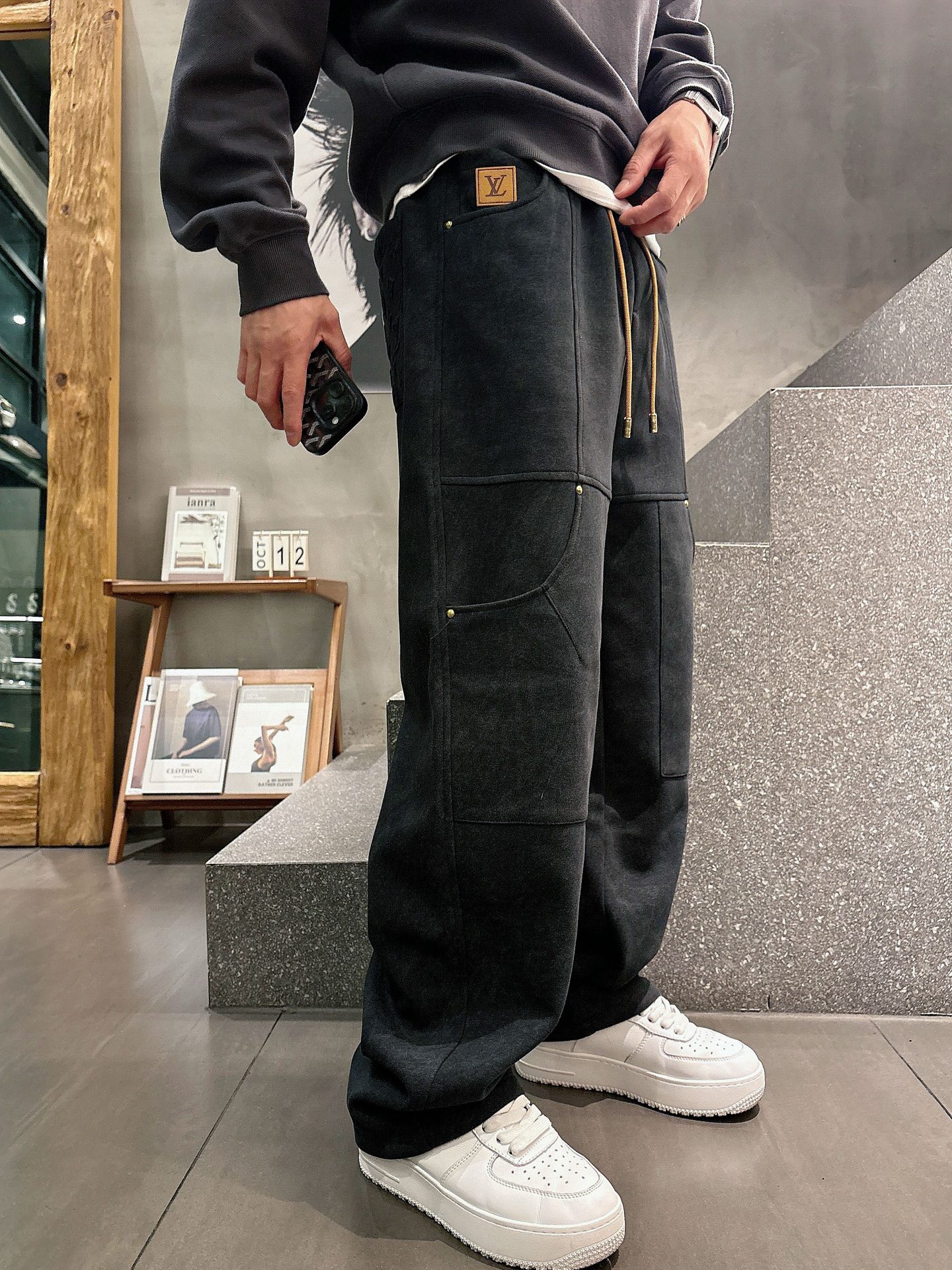 🌾 LV 🆕2025秋冬新款休闲裤！官网同步发售。品牌经典LOGO休闲裤 ，定制面料，舒适度极好，手触感