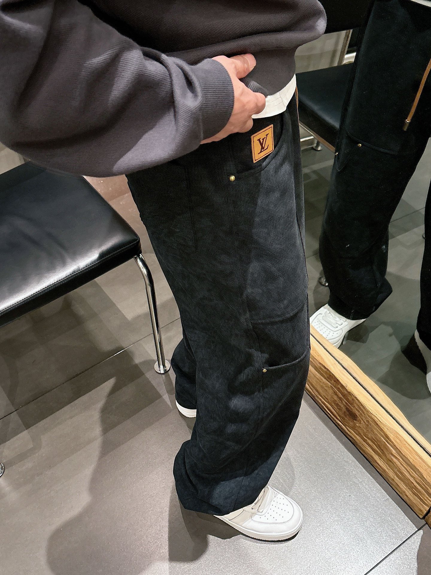 🌾 LV 🆕2025秋冬新款休闲裤！官网同步发售。品牌经典LOGO休闲裤 ，定制面料，舒适度极好，手触感