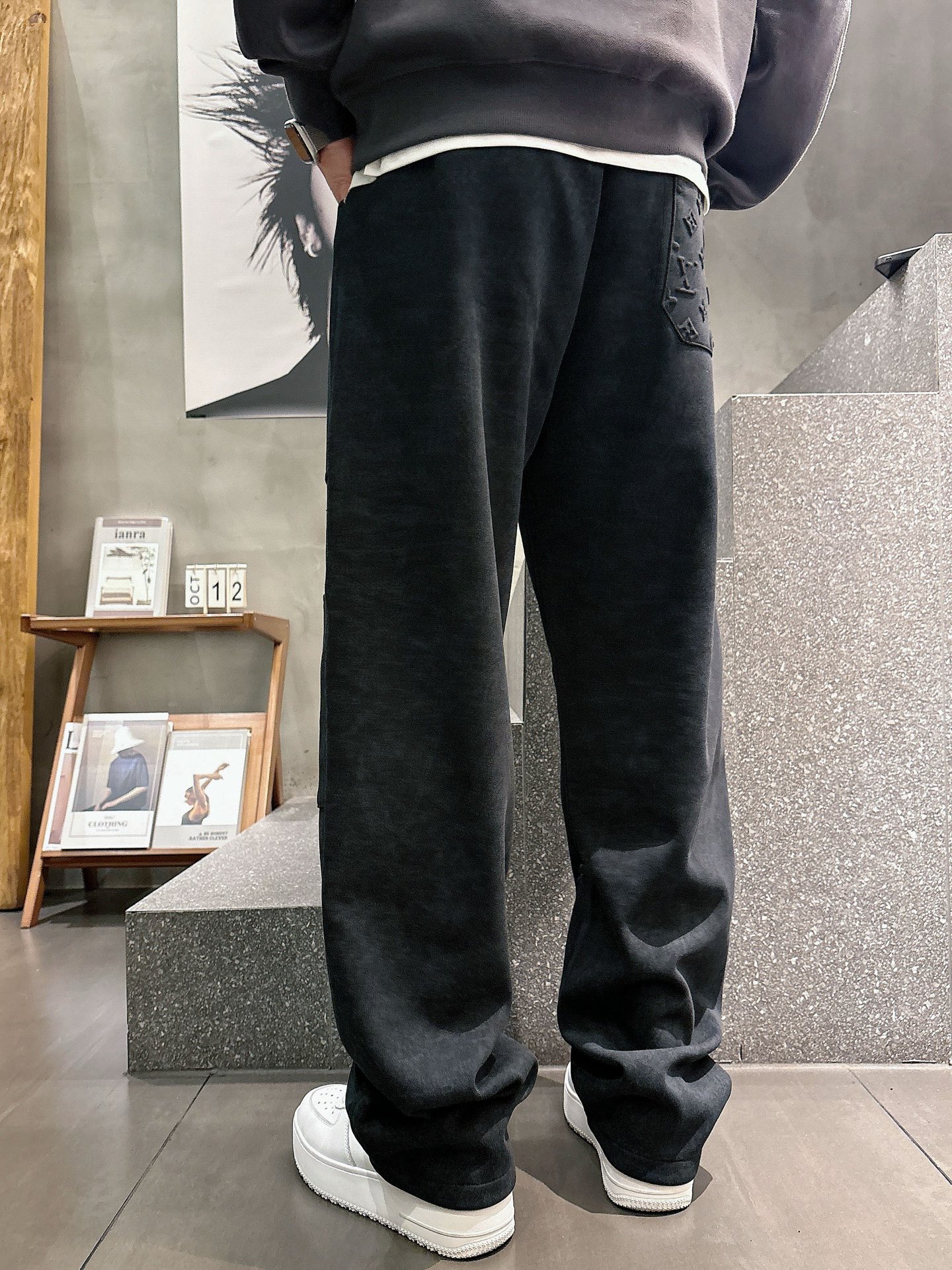 🌾 LV 🆕2025秋冬新款休闲裤！官网同步发售。品牌经典LOGO休闲裤 ，定制面料，舒适度极好，手触感