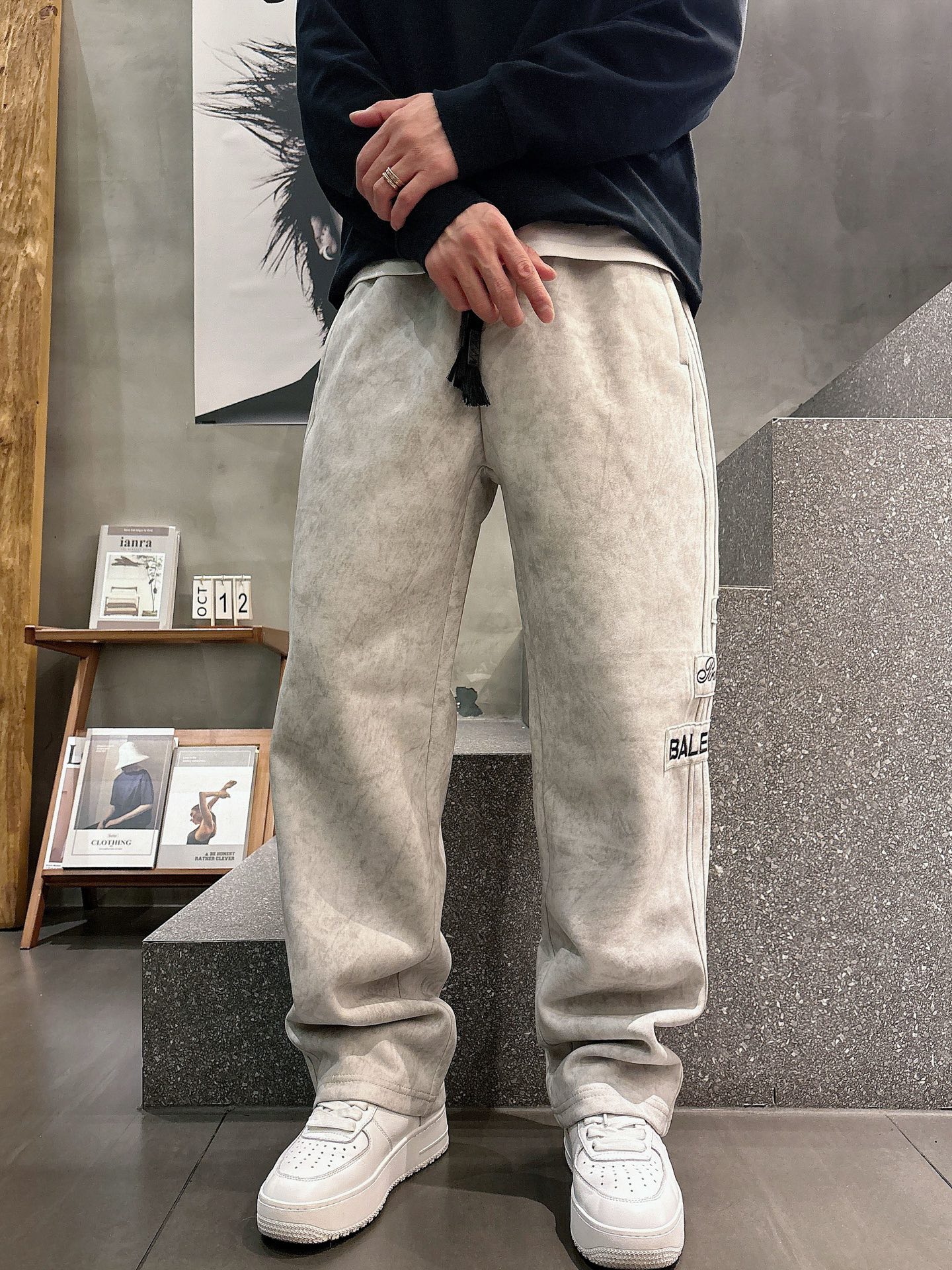 🌾 巴黎世家 🆕2025秋冬新款休闲裤！官网同步发售。品牌经典LOGO休闲裤 ，定制面料，舒适度极好，手