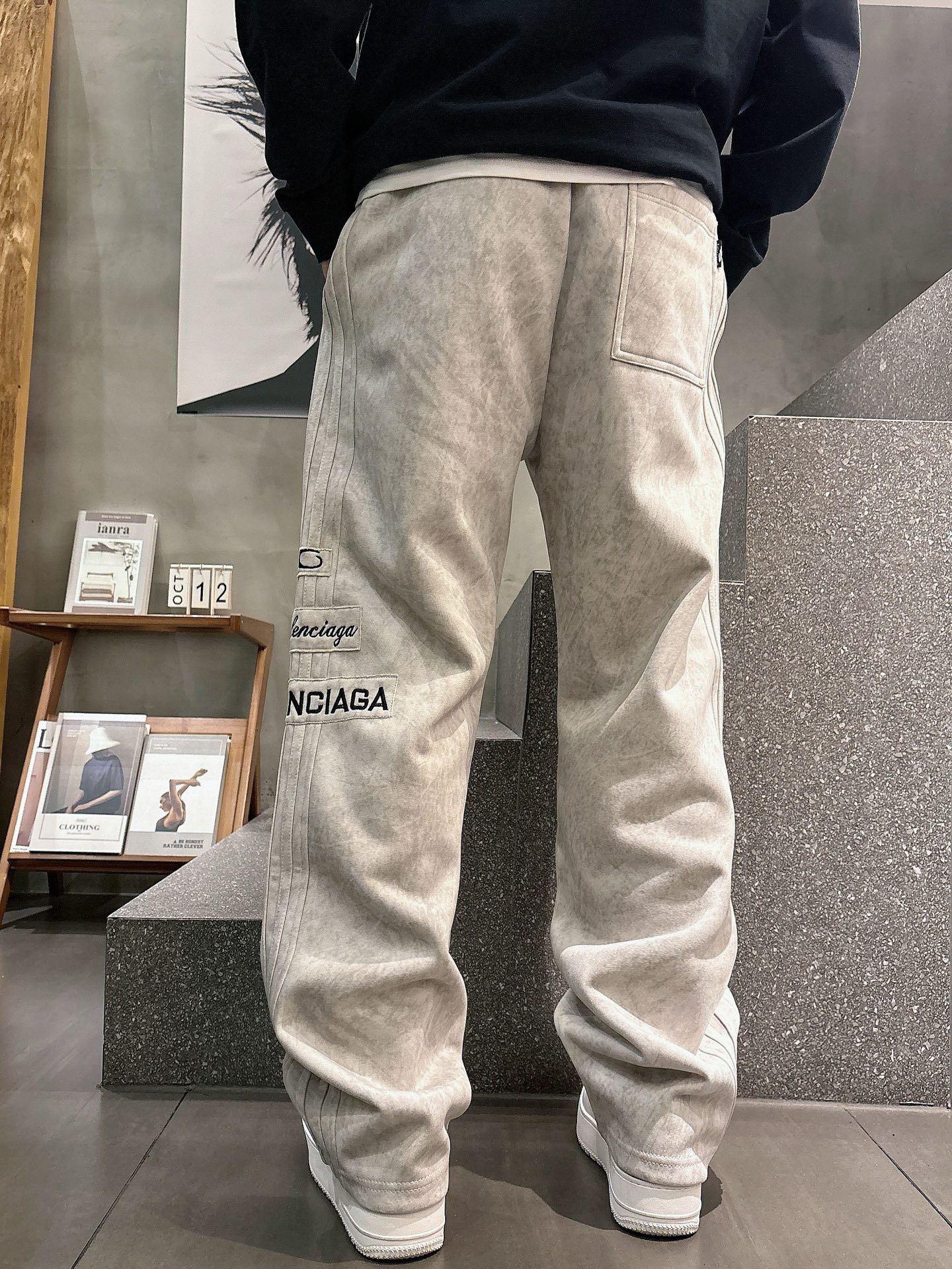 🌾 巴黎世家 🆕2025秋冬新款休闲裤！官网同步发售。品牌经典LOGO休闲裤 ，定制面料，舒适度极好，手