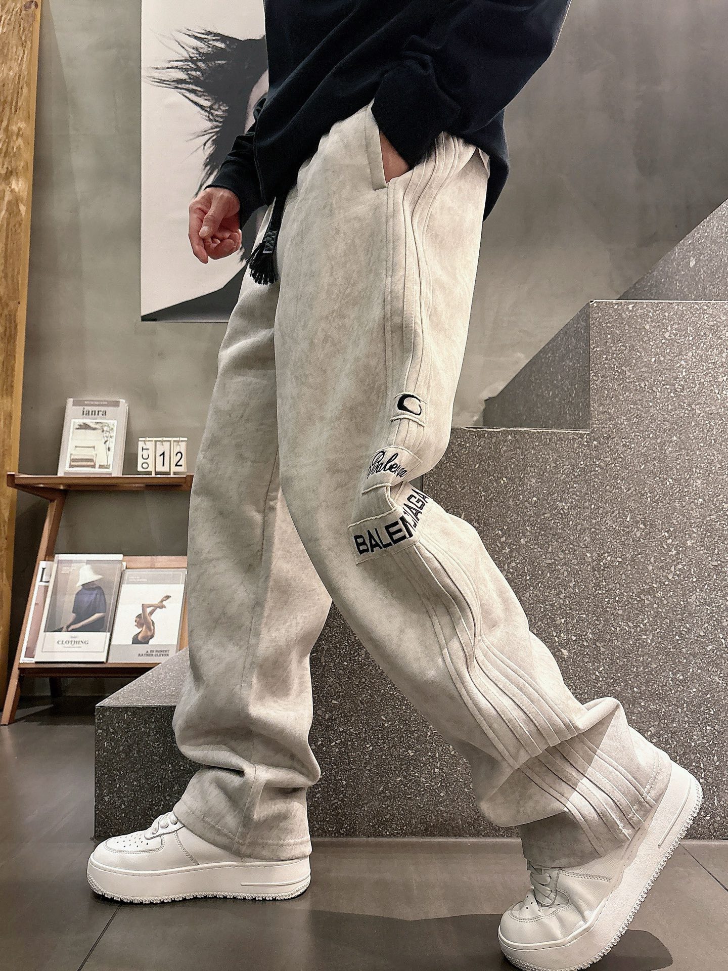 🌾 巴黎世家 🆕2025秋冬新款休闲裤！官网同步发售。品牌经典LOGO休闲裤 ，定制面料，舒适度极好，手