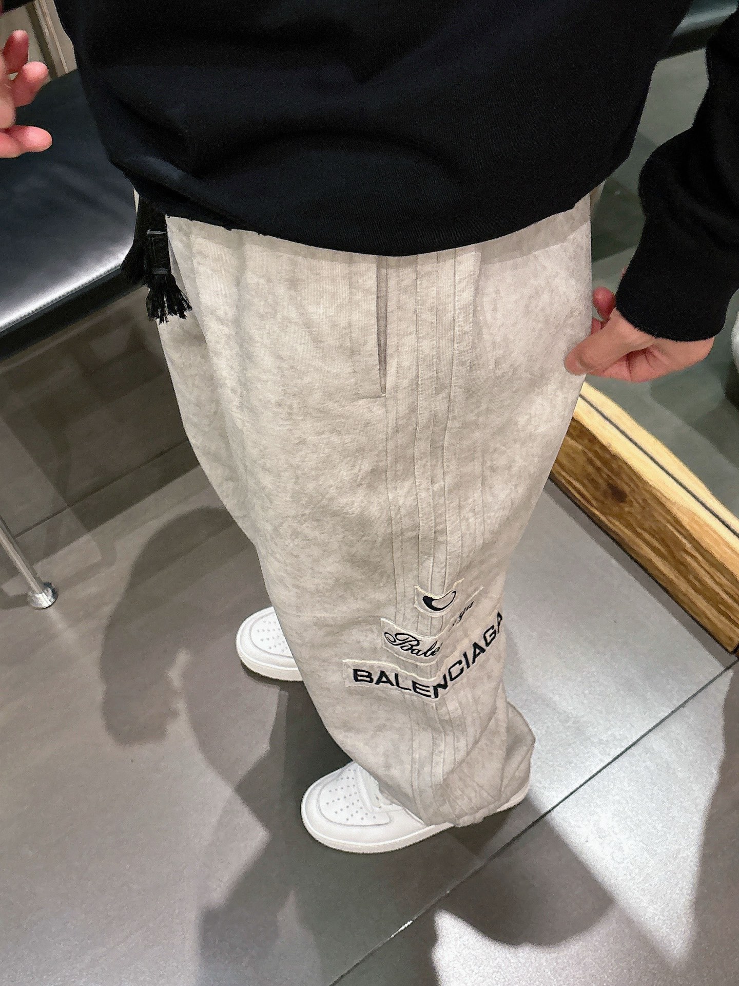 🌾 巴黎世家 🆕2025秋冬新款休闲裤！官网同步发售。品牌经典LOGO休闲裤 ，定制面料，舒适度极好，手