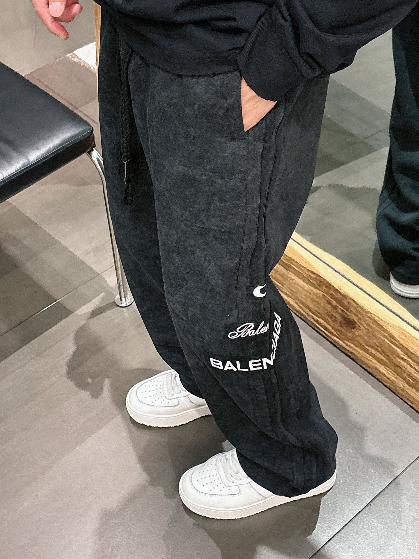 🌾 巴黎世家 🆕2025秋冬新款休闲裤！官网同步发售。品牌经典LOGO休闲裤 ，定制面料，舒适度极好，手