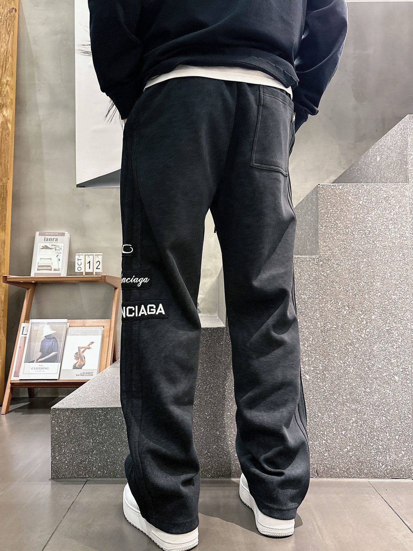 🌾 巴黎世家 🆕2025秋冬新款休闲裤！官网同步发售。品牌经典LOGO休闲裤 ，定制面料，舒适度极好，手