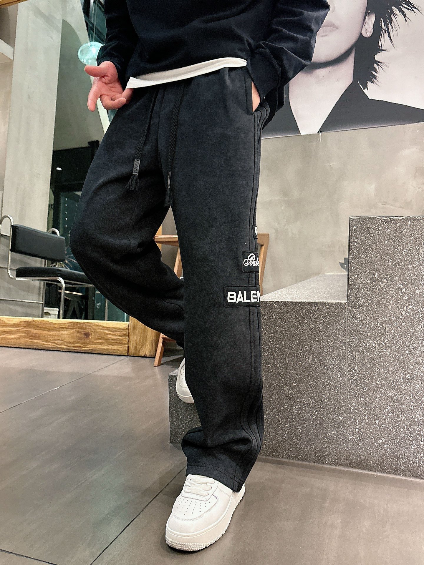 🌾 巴黎世家 🆕2025秋冬新款休闲裤！官网同步发售。品牌经典LOGO休闲裤 ，定制面料，舒适度极好，手